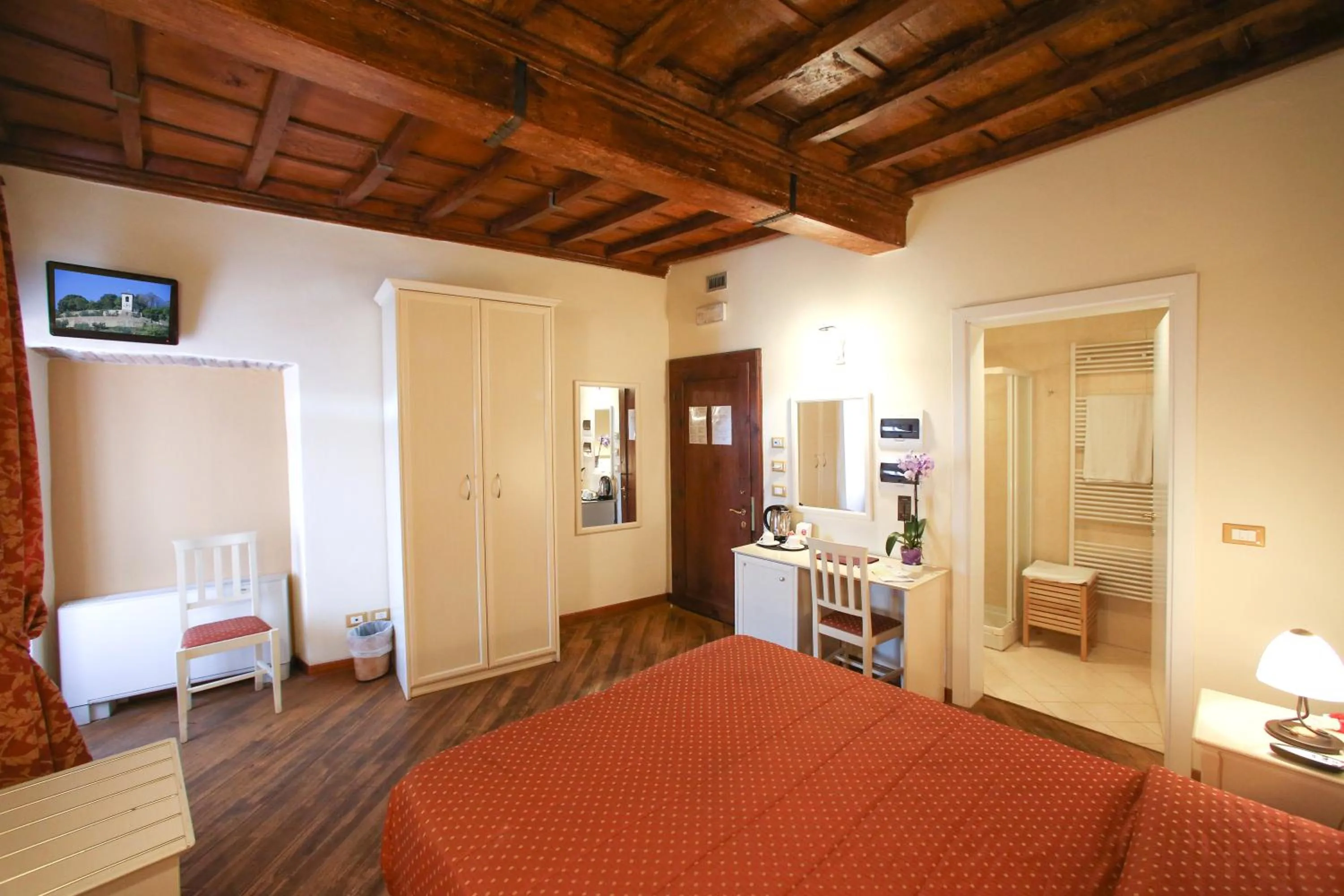 Photo of the whole room, Bed in Hotel Villa San Michele