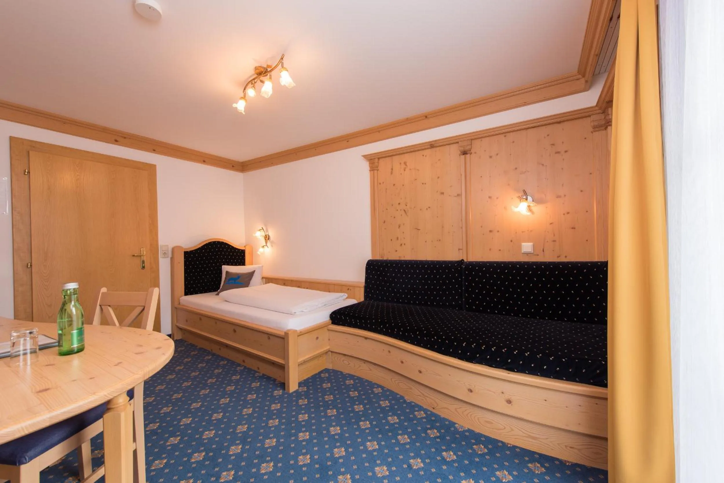 Seating area, Bed in Hotel Mölltalerhof