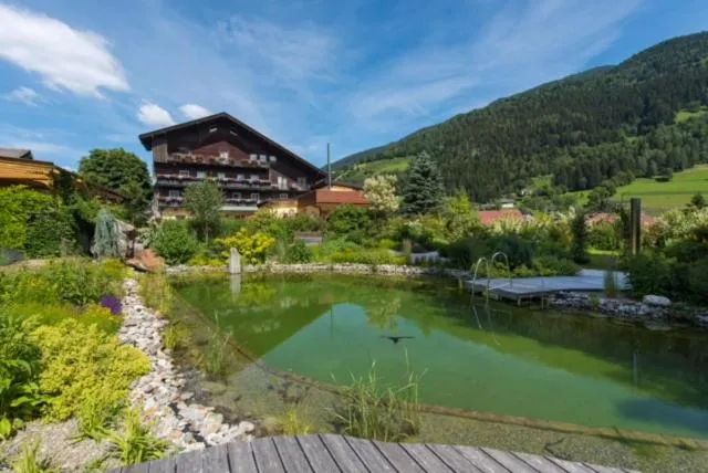 Garden in Hotel Mölltalerhof