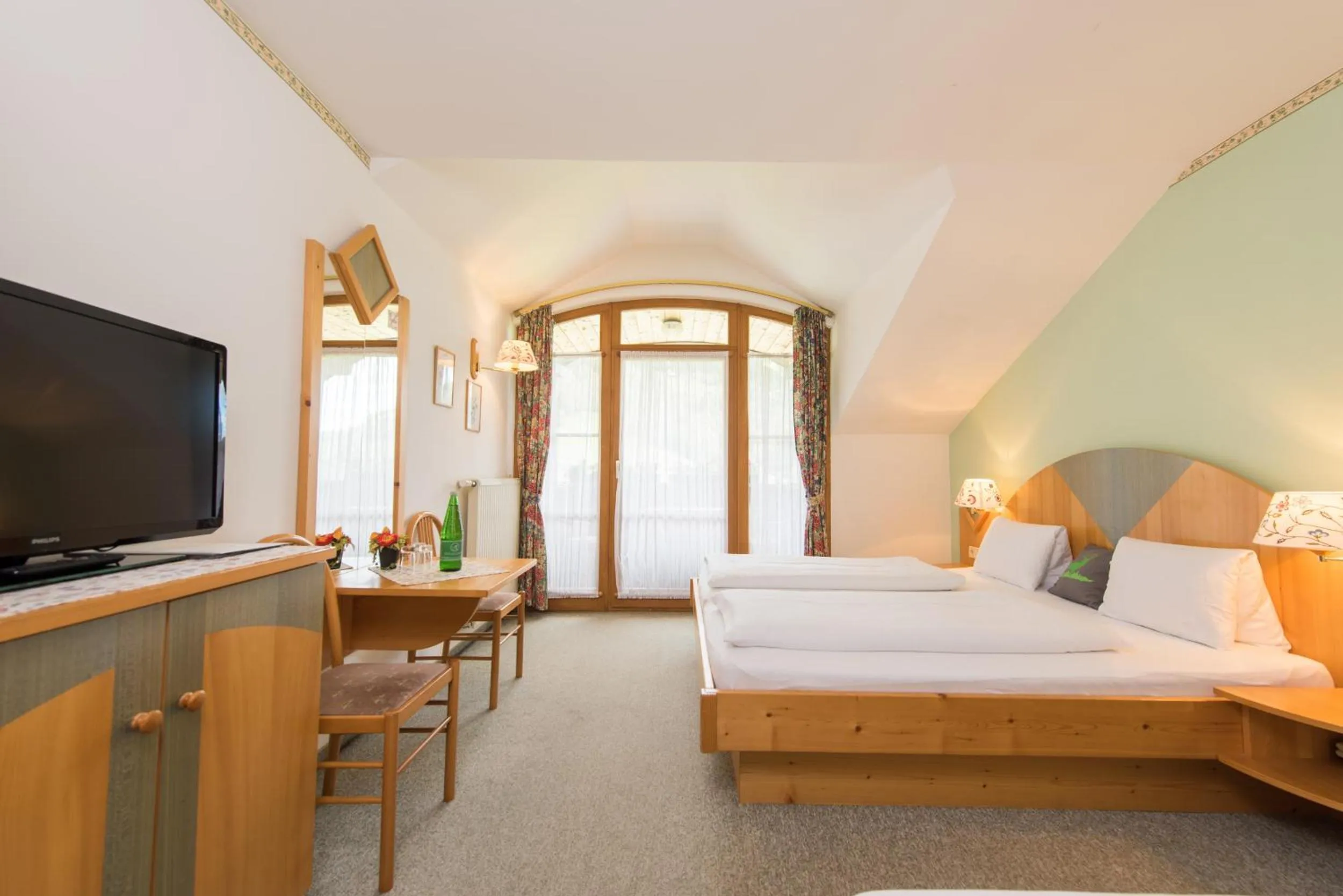 Bedroom, Bed in Hotel Mölltalerhof