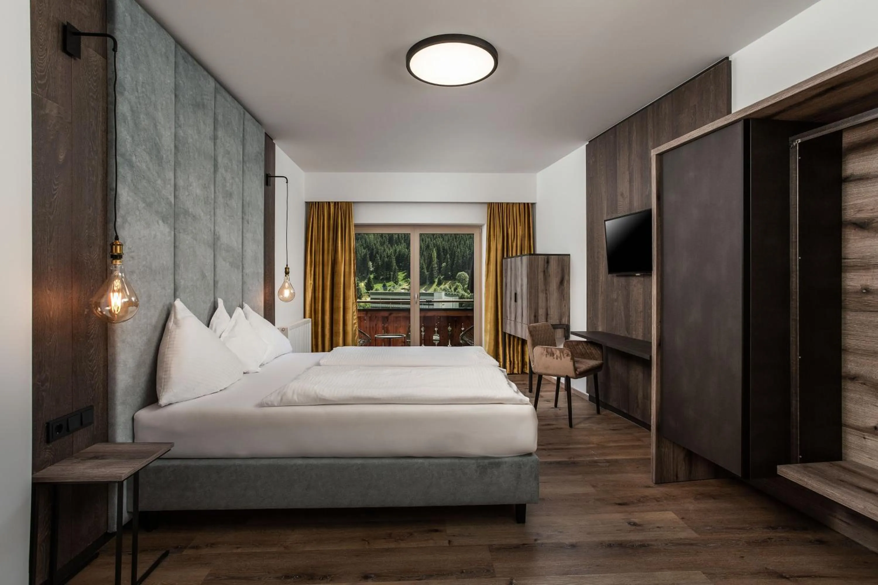 Photo of the whole room, Bed in Hotel Das Kohlmais - direkt an der Kohlmaisbahn