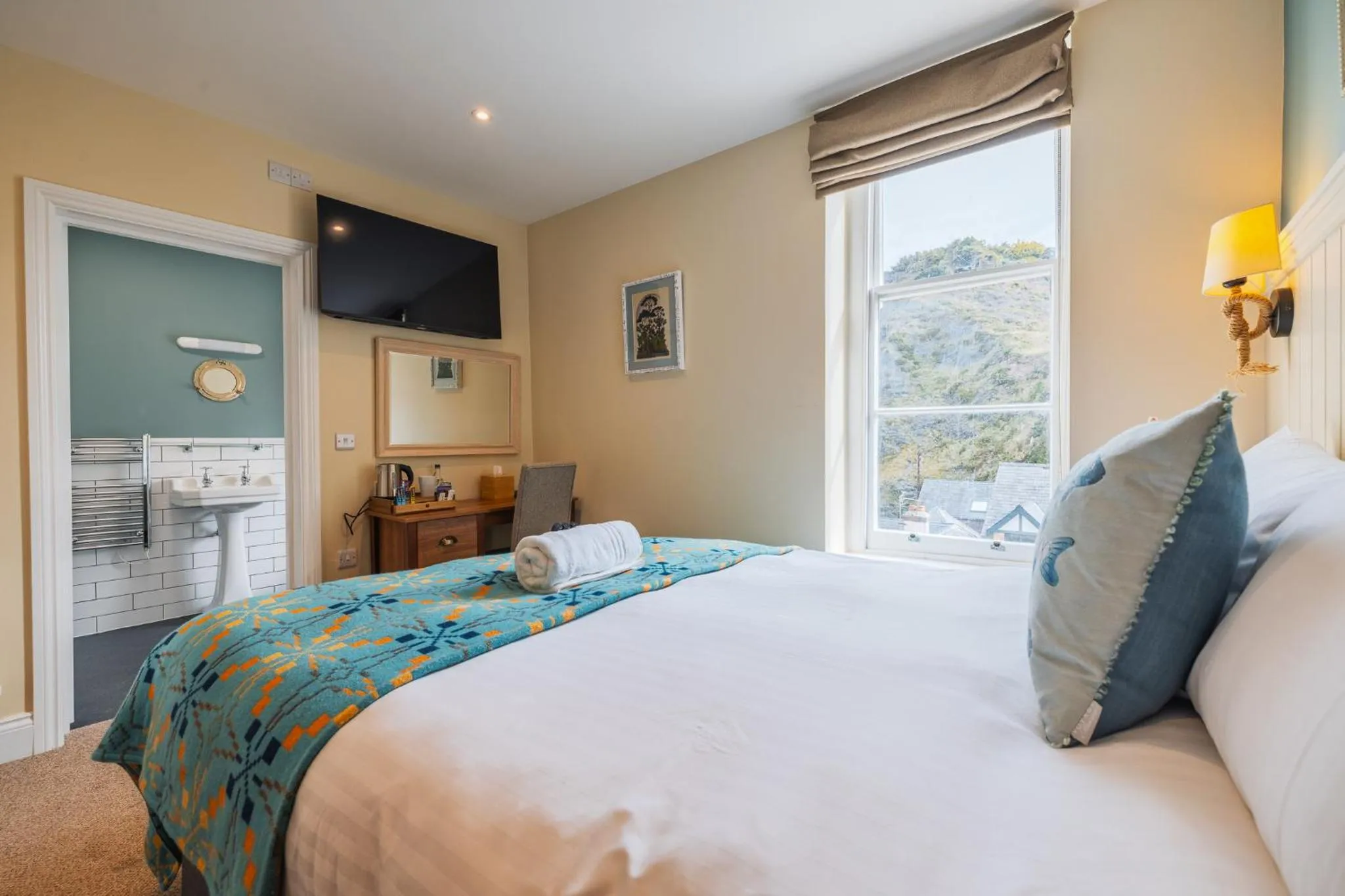 Bedroom, Bed in The Glengower