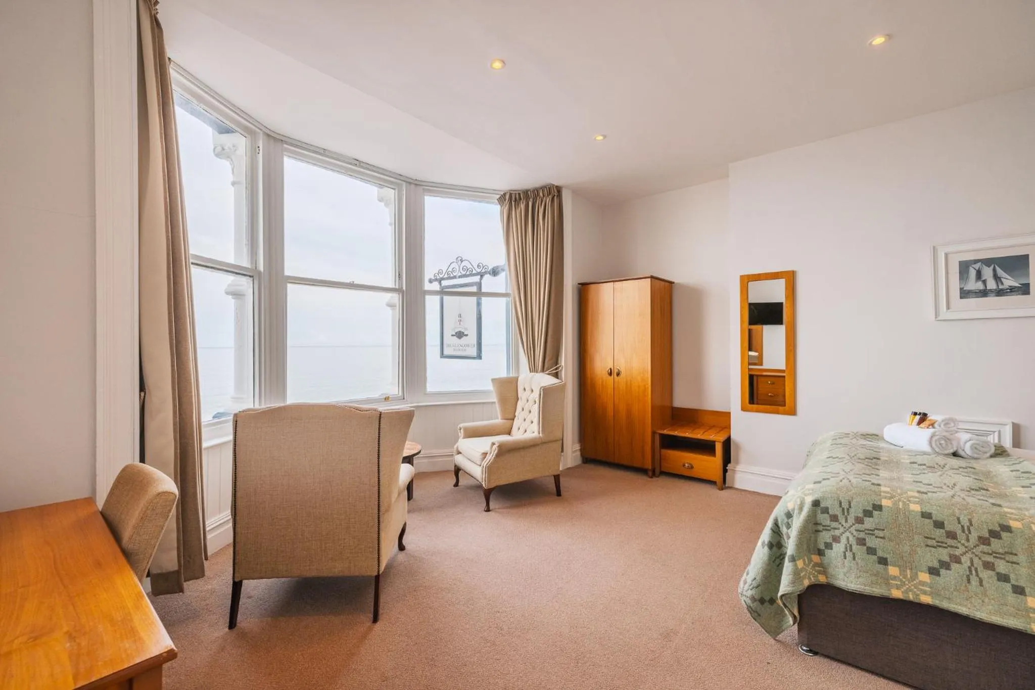 Bedroom, Bed in The Glengower