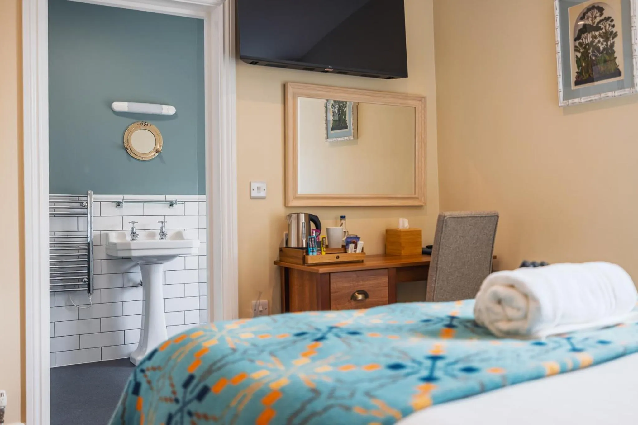 Bedroom, Bed in The Glengower