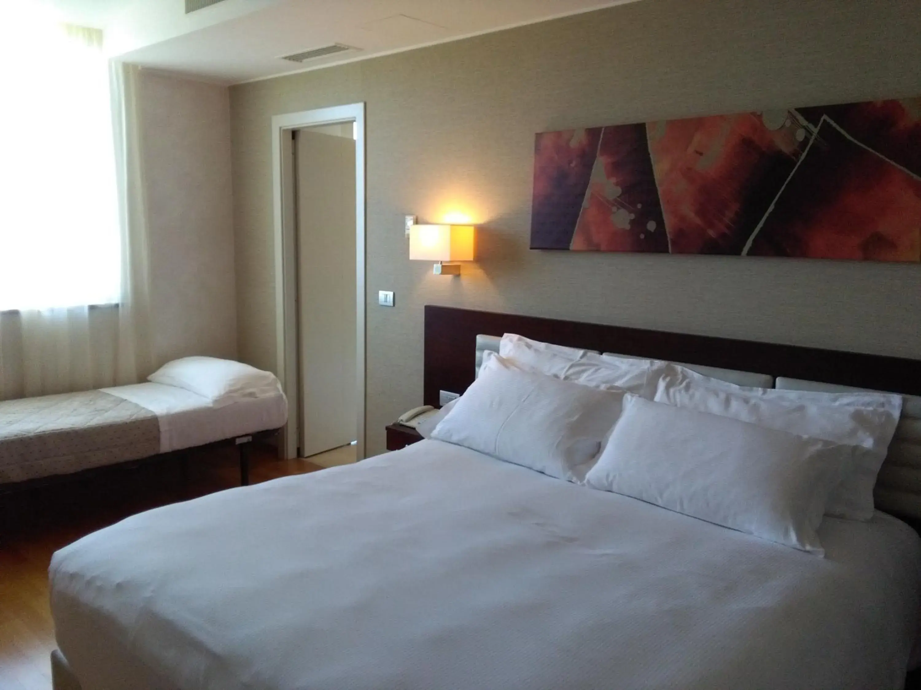 Bedroom, Bed in Breaking Business Hotel Bedroom, Bed in Breaking Business Hotel