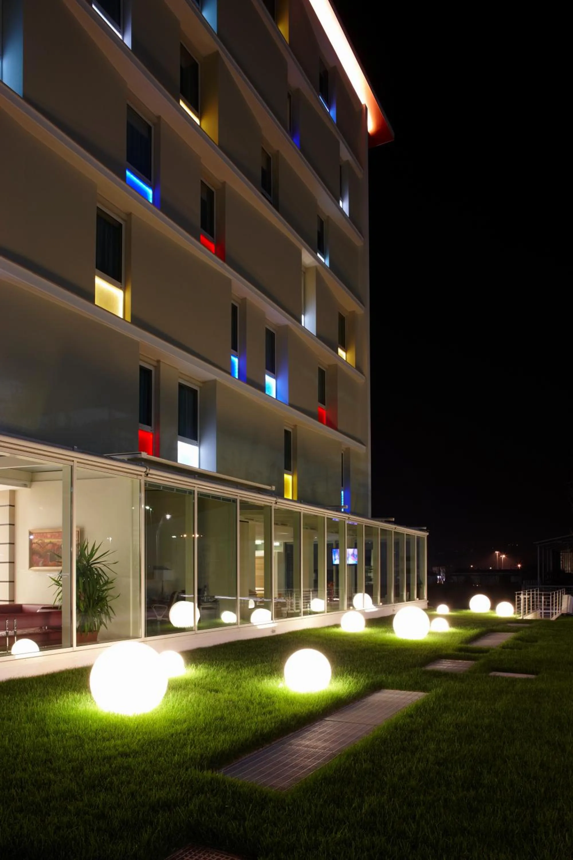 Facade/entrance in Breaking Business Hotel