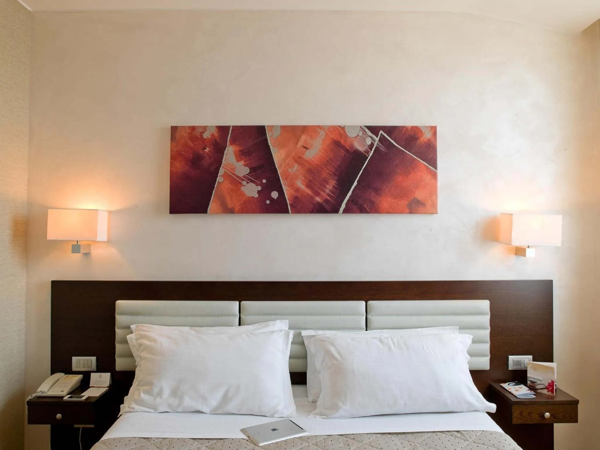 Bed in Breaking Business Hotel