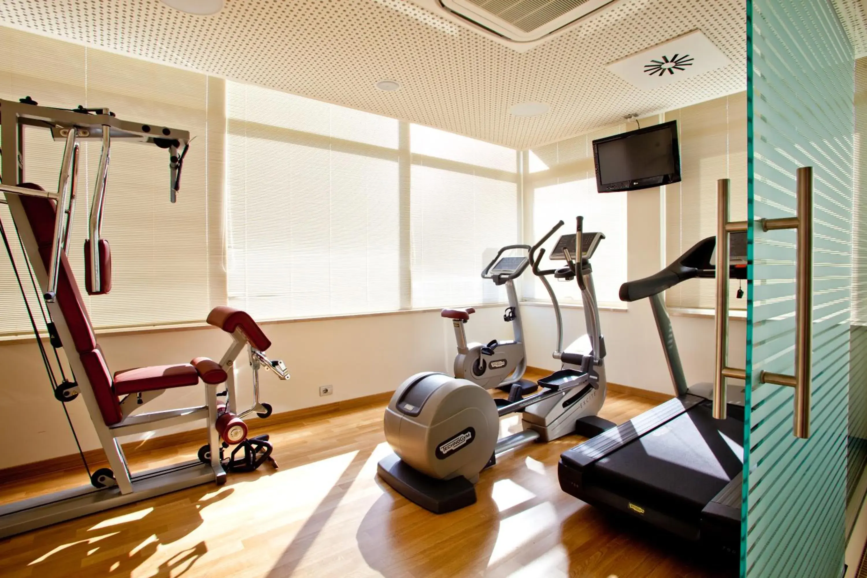 Fitness centre/facilities in Breaking Business Hotel Fitness centre/facilities in Breaking Business Hotel