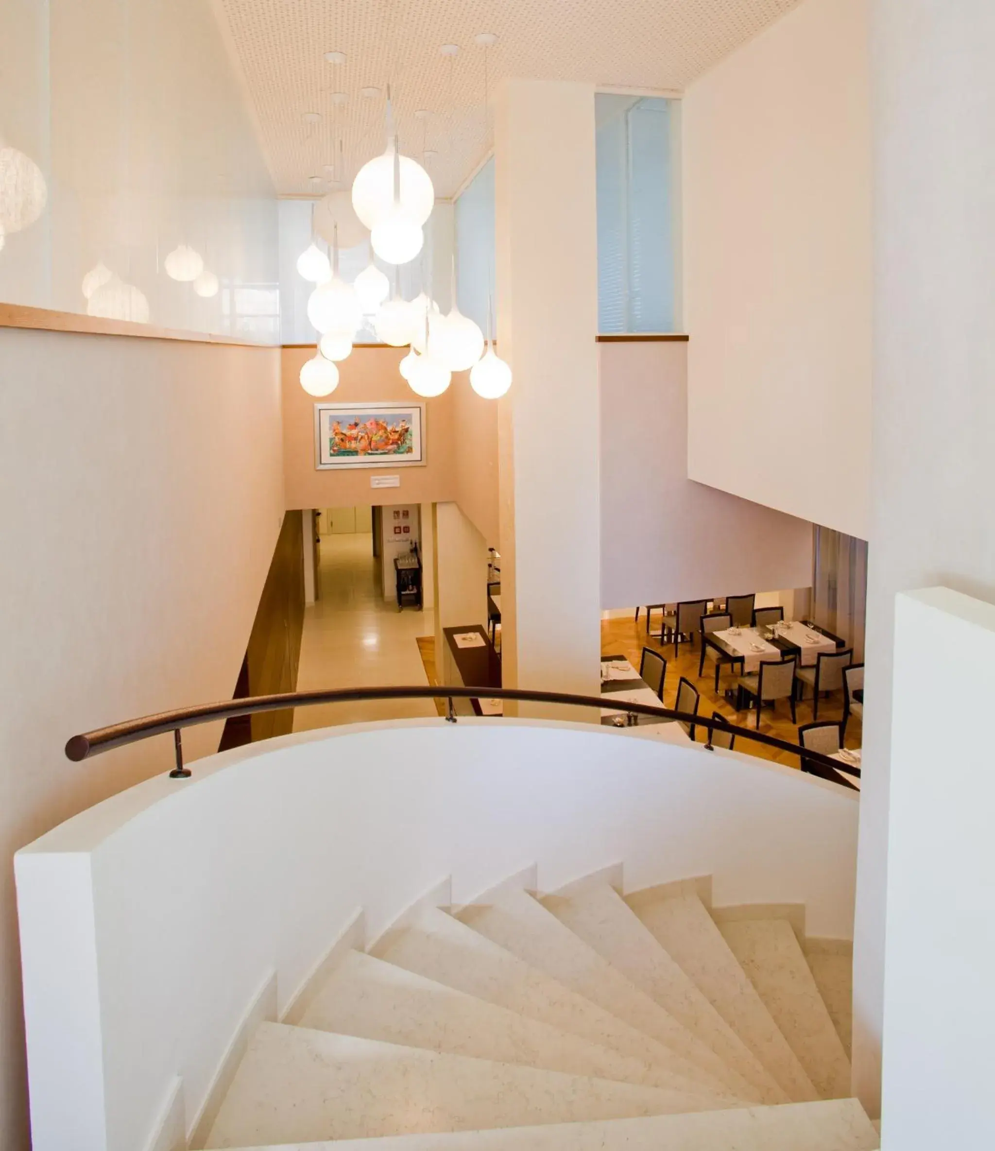 Restaurant/places to eat in Breaking Business Hotel Restaurant/places to eat in Breaking Business Hotel