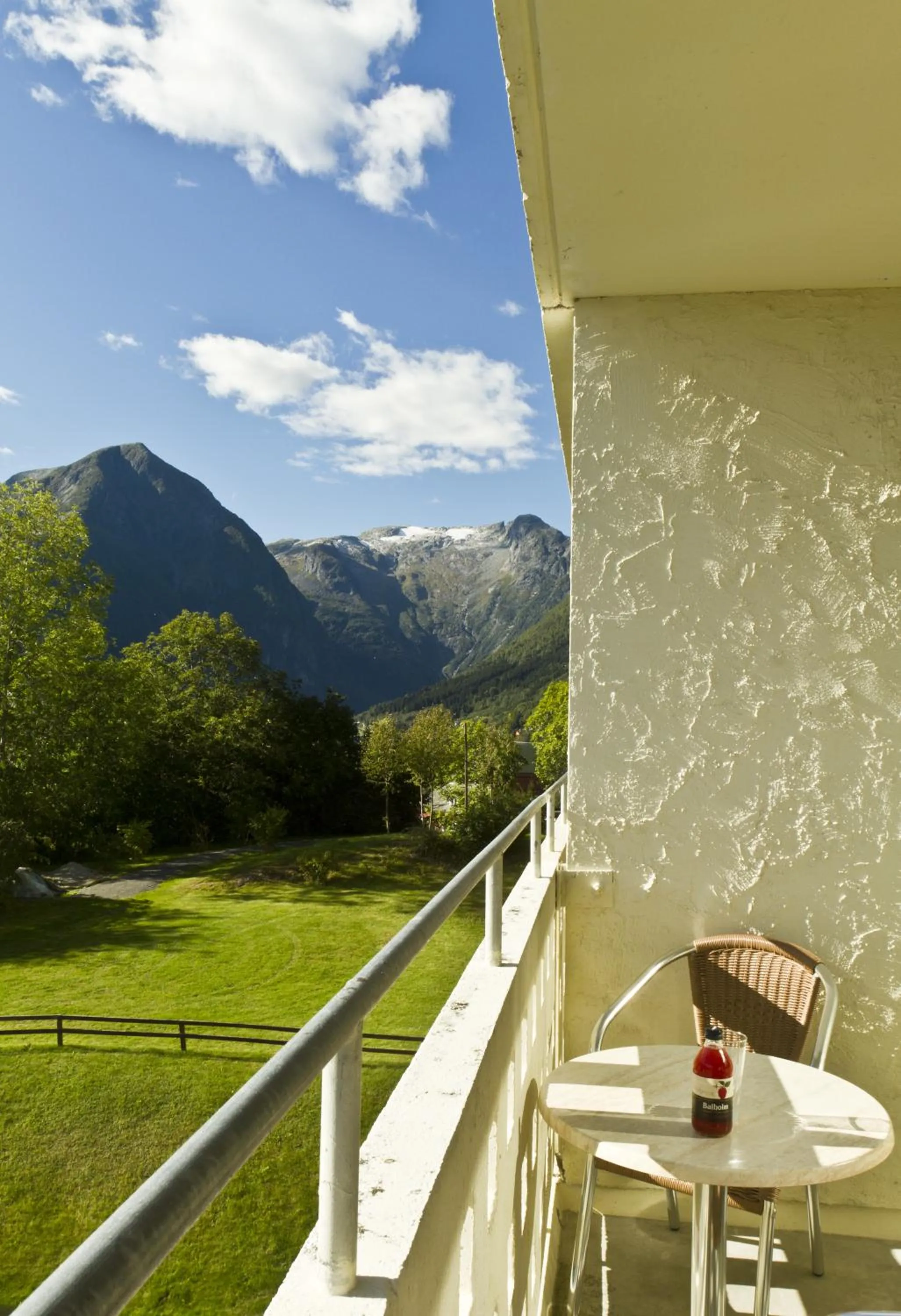 Balcony/Terrace in Kviknes Hotel
