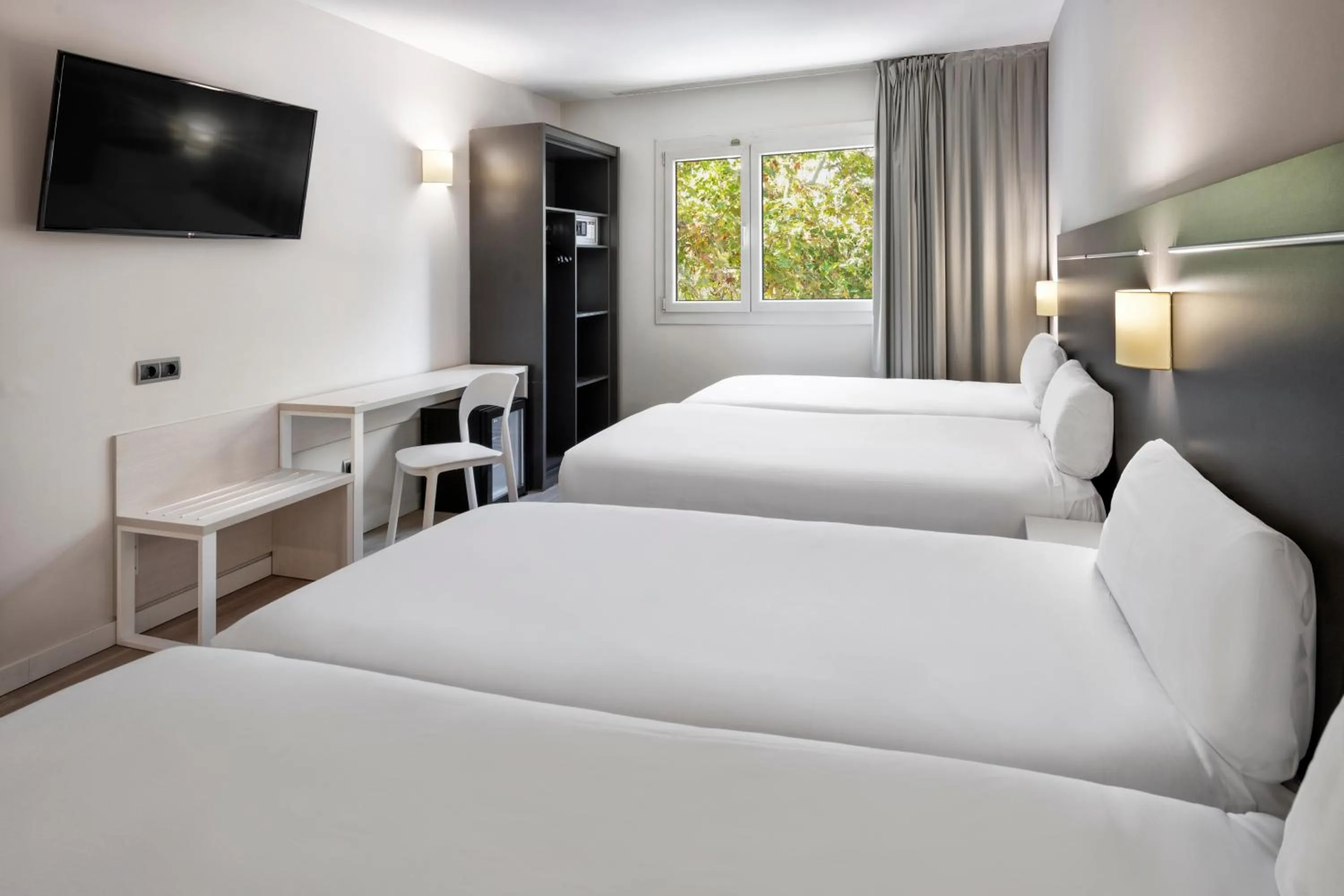 Bed in B&B HOTEL Barcelona Rubí