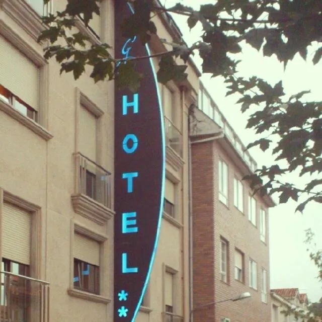 Facade/entrance in Hotel Garelos Betanzos