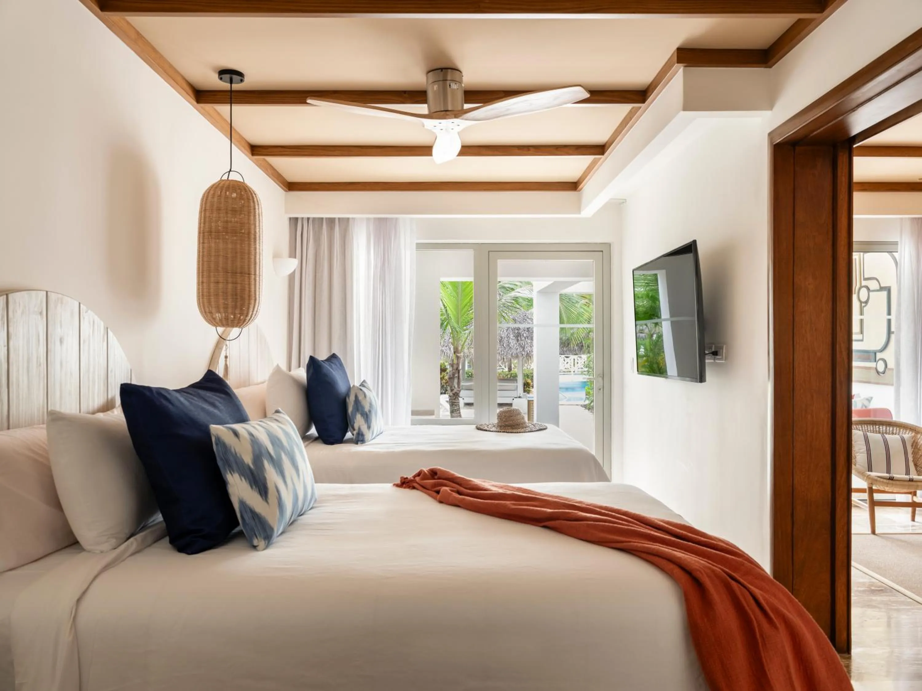 Communal lounge/ TV room, Bed in Garden Suites by Meliá - All inclusive