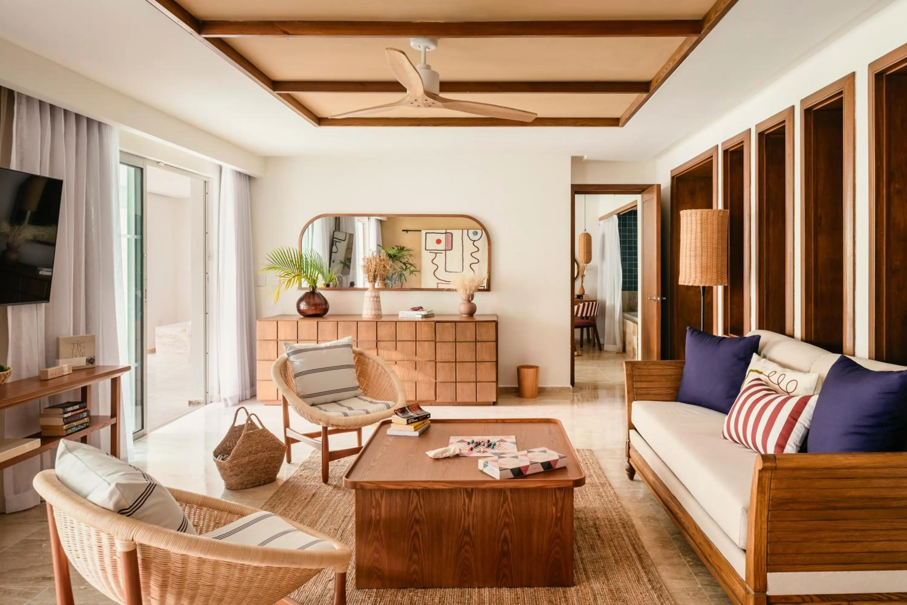 Communal lounge/ TV room in Garden Suites by Meliá - All inclusive