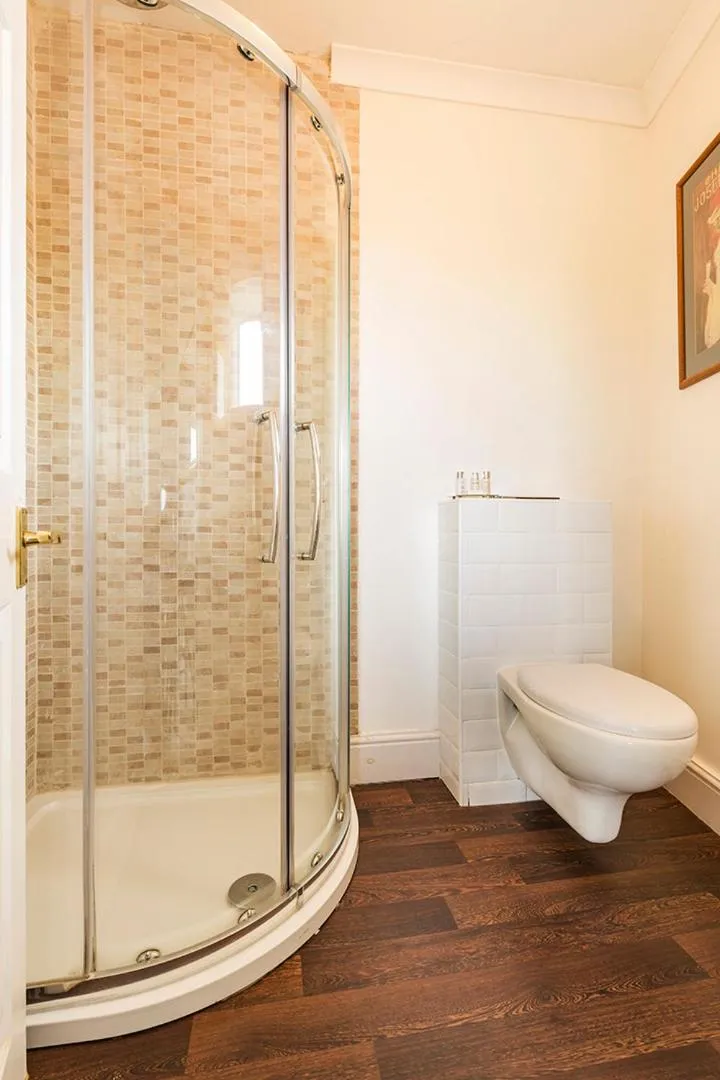 Shower in Malvern View