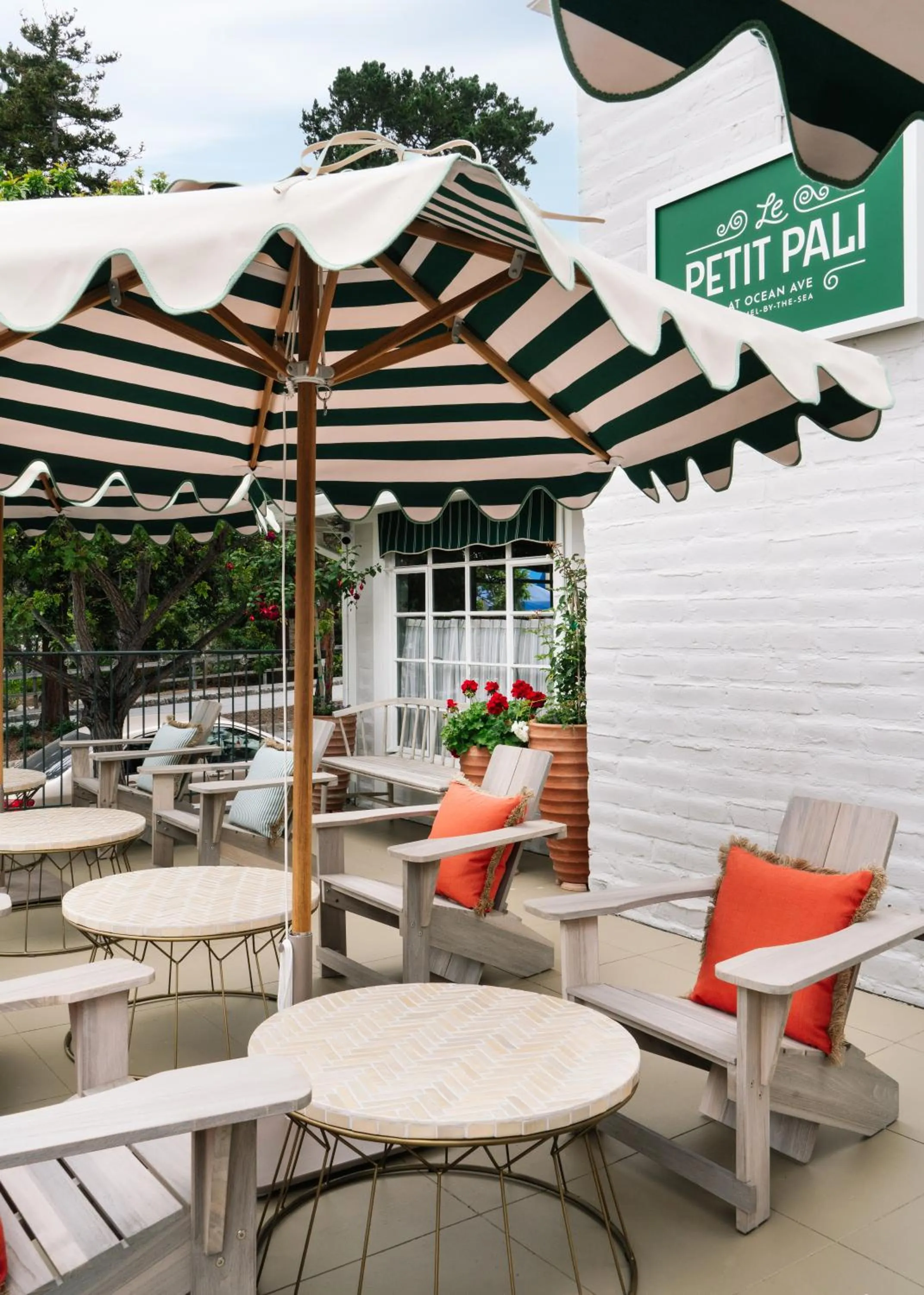 Seating area in Le Petit Pali at Ocean Ave