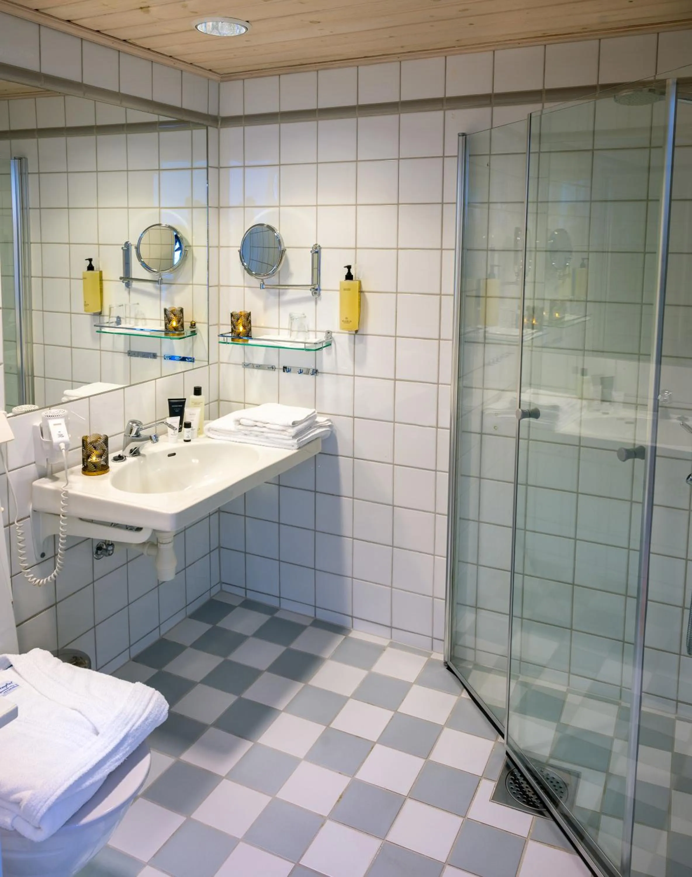 Bathroom in Voksenasen Hotell; Best Western Signature Collection