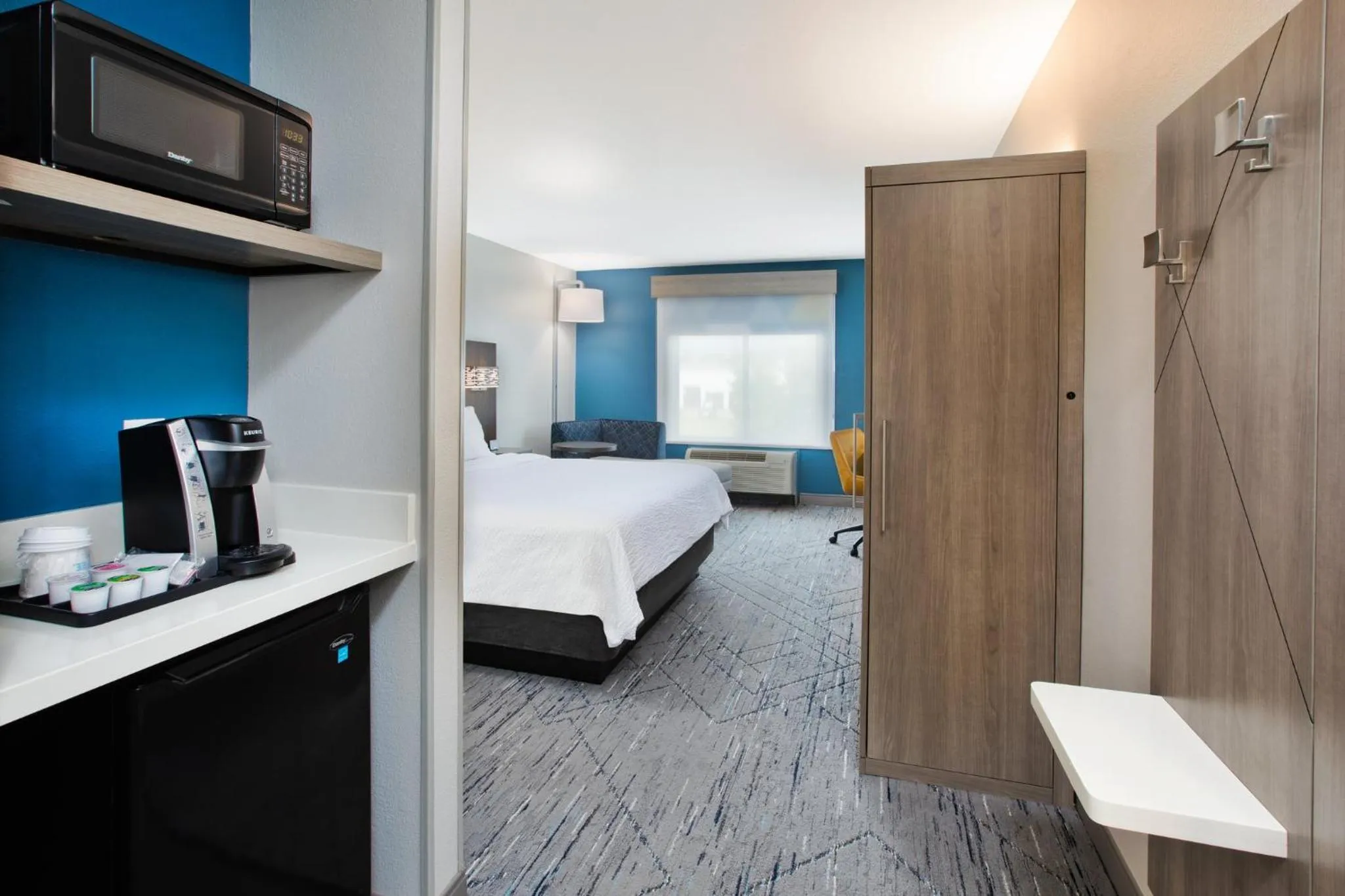 Photo of the whole room, Bed in Holiday Inn Express Hotel & Suites West Monroe by IHG