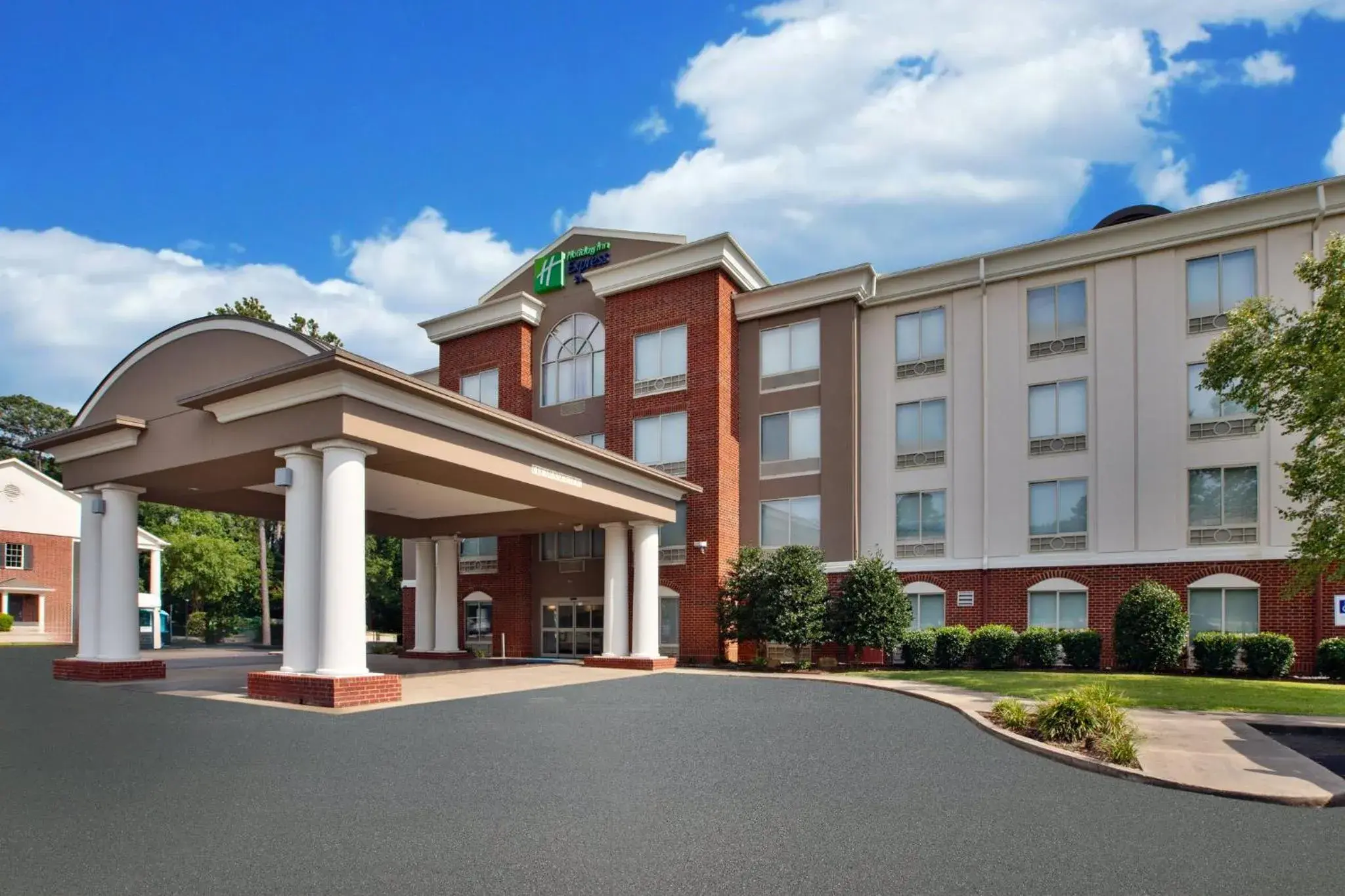 Property building in Holiday Inn Express Hotel & Suites West Monroe by IHG Property building in Holiday Inn Express Hotel & Suites West Monroe by IHG