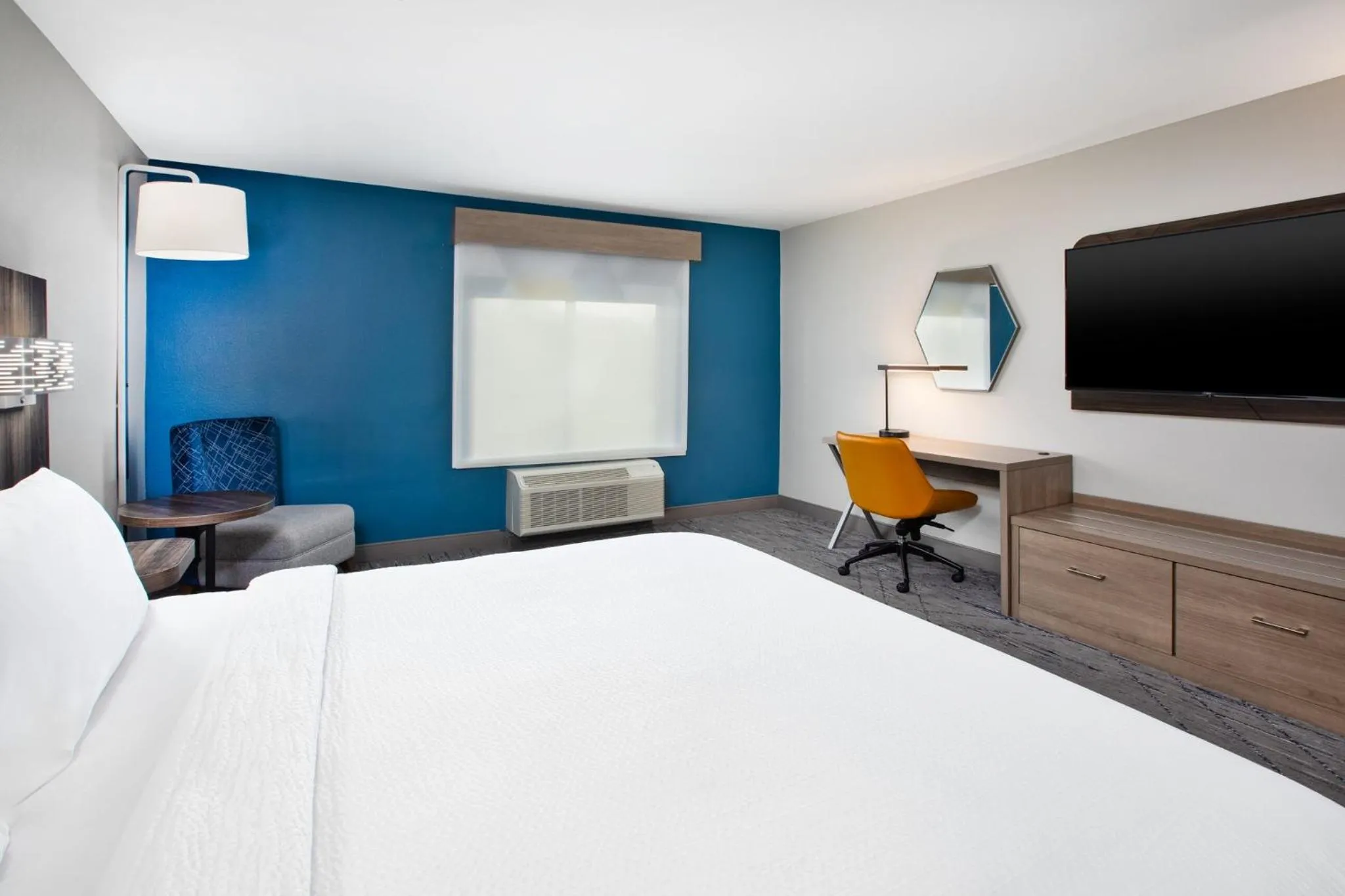 Photo of the whole room, Bed in Holiday Inn Express Hotel & Suites West Monroe by IHG