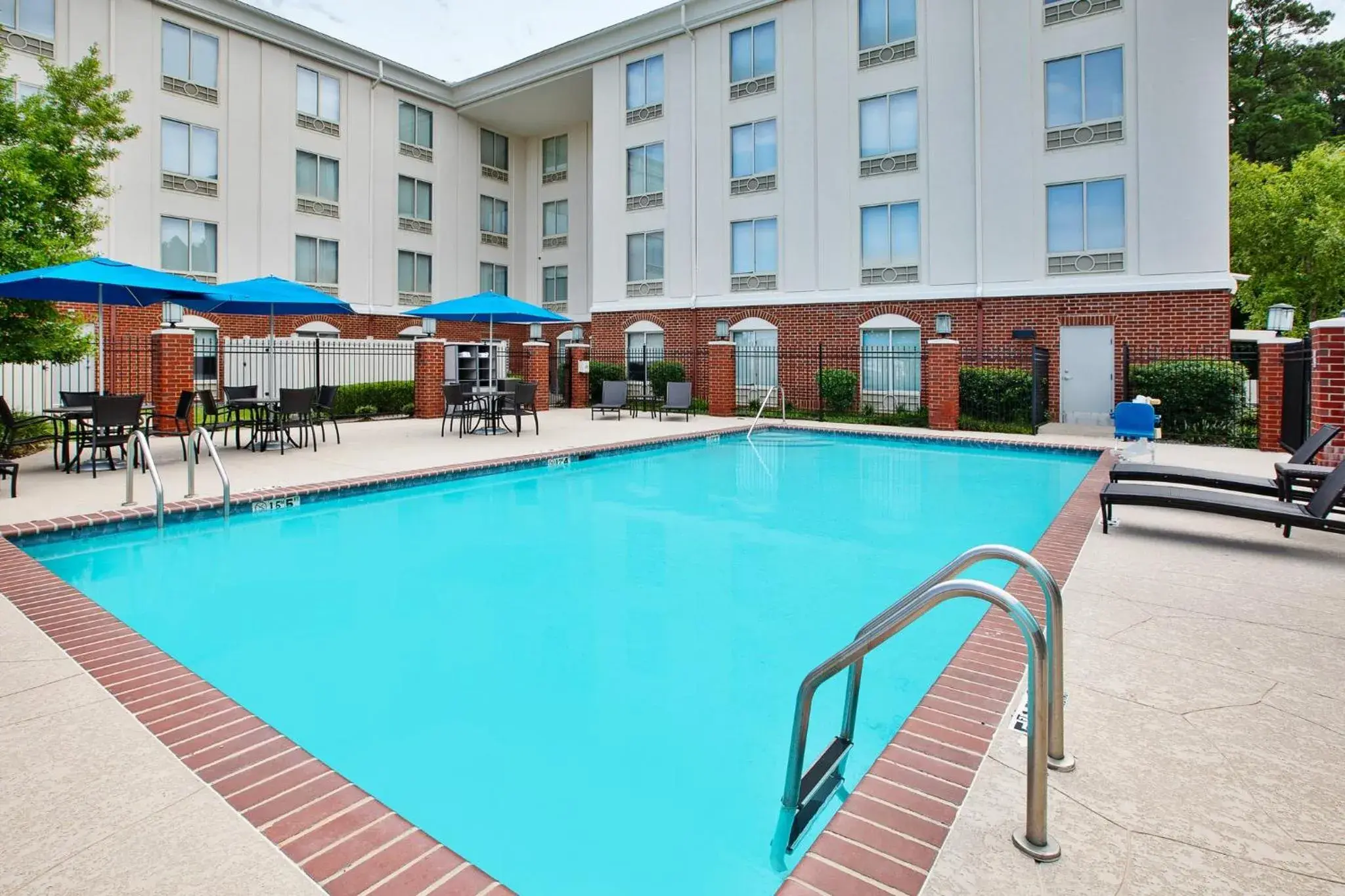 Swimming pool in Holiday Inn Express Hotel & Suites West Monroe by IHG Swimming pool in Holiday Inn Express Hotel & Suites West Monroe by IHG