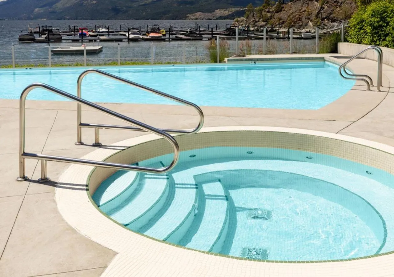 Hot Tub in Outback Lakeside Vacation Homes