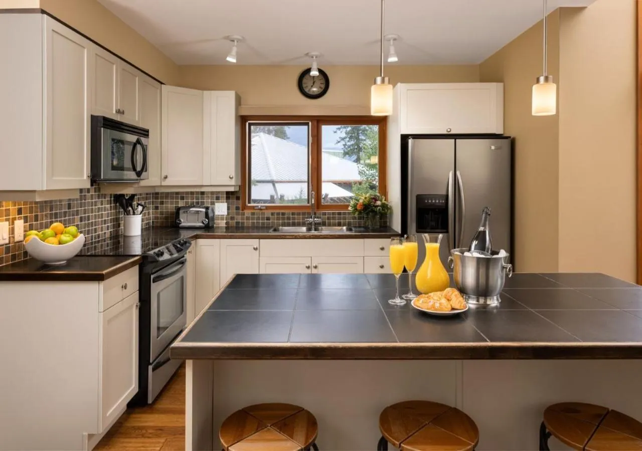 Kitchen or kitchenette in Outback Lakeside Vacation Homes