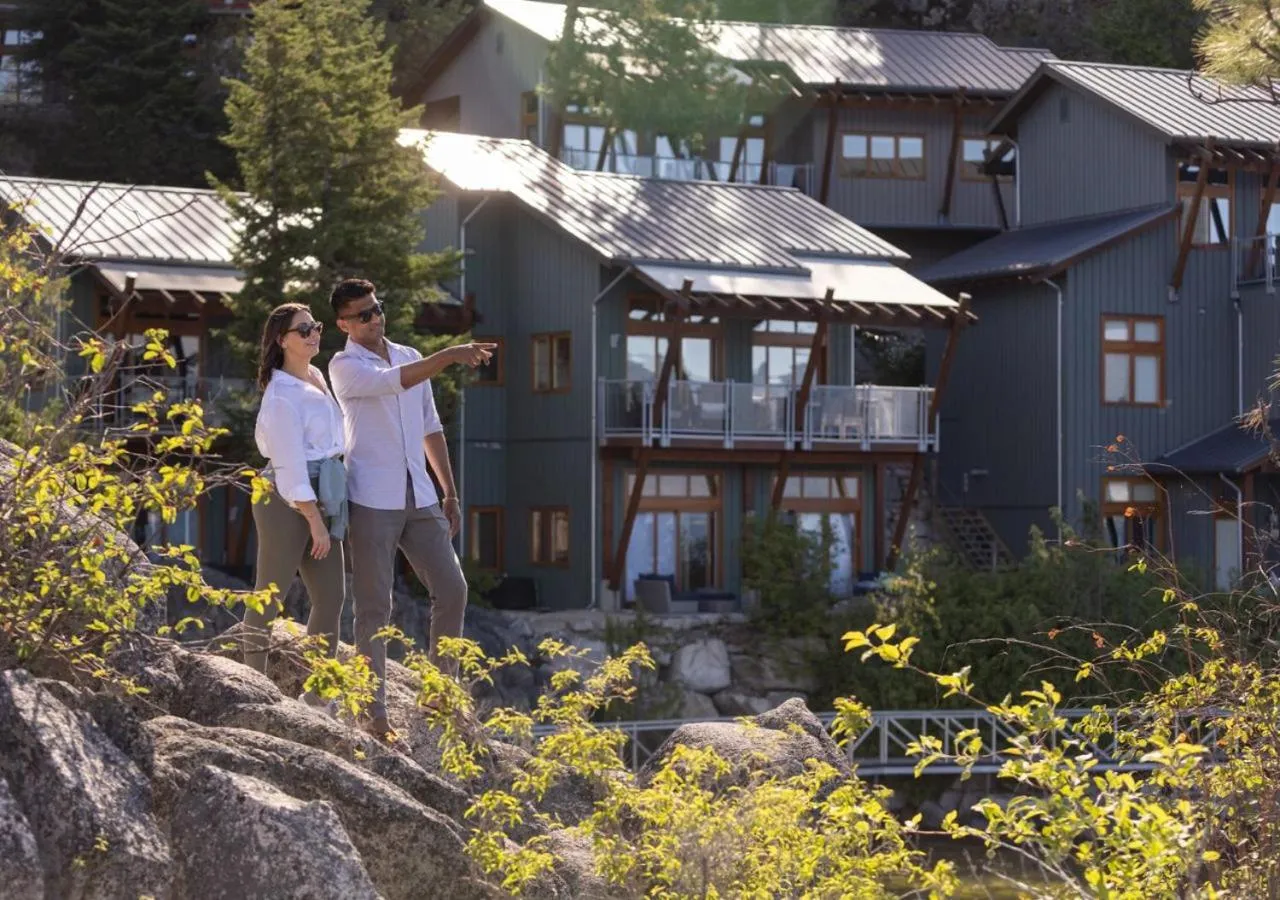 Property building in Outback Lakeside Vacation Homes