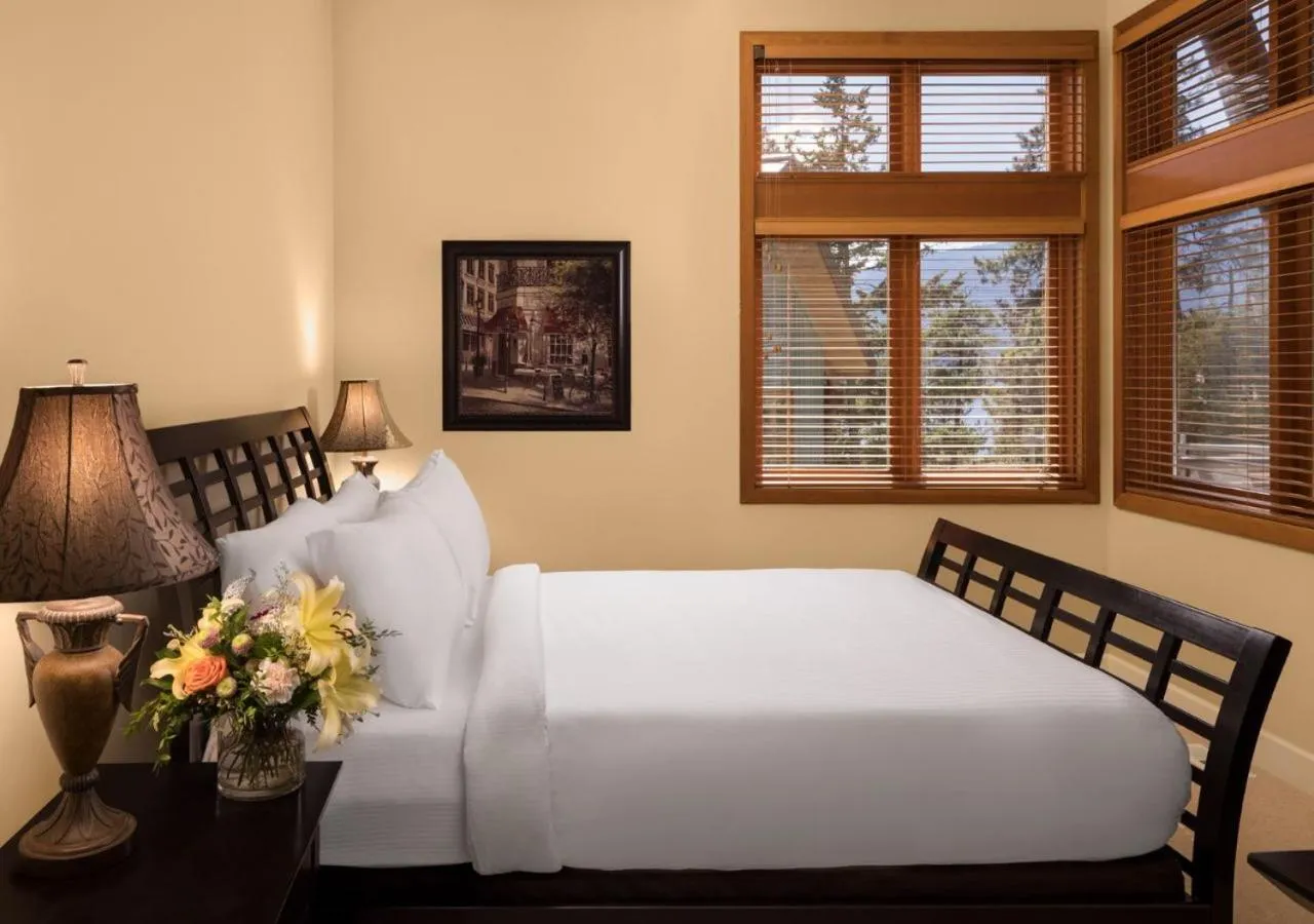 Bed in Outback Lakeside Vacation Homes