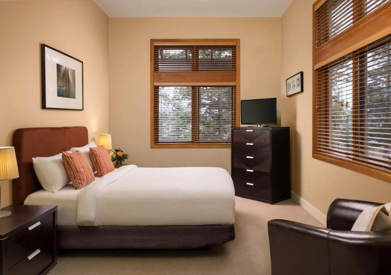 Bed in Outback Lakeside Vacation Homes