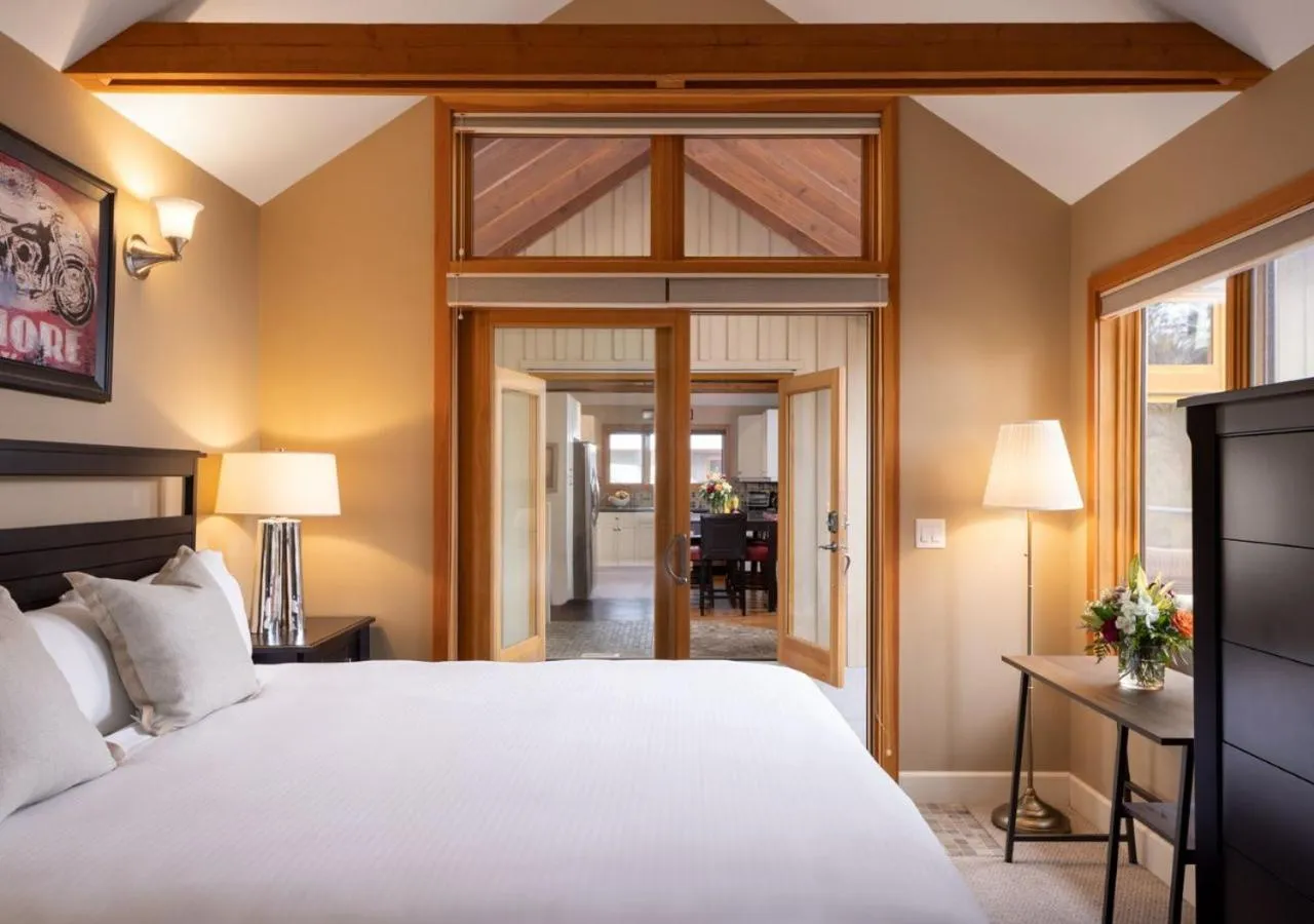 Bed in Outback Lakeside Vacation Homes