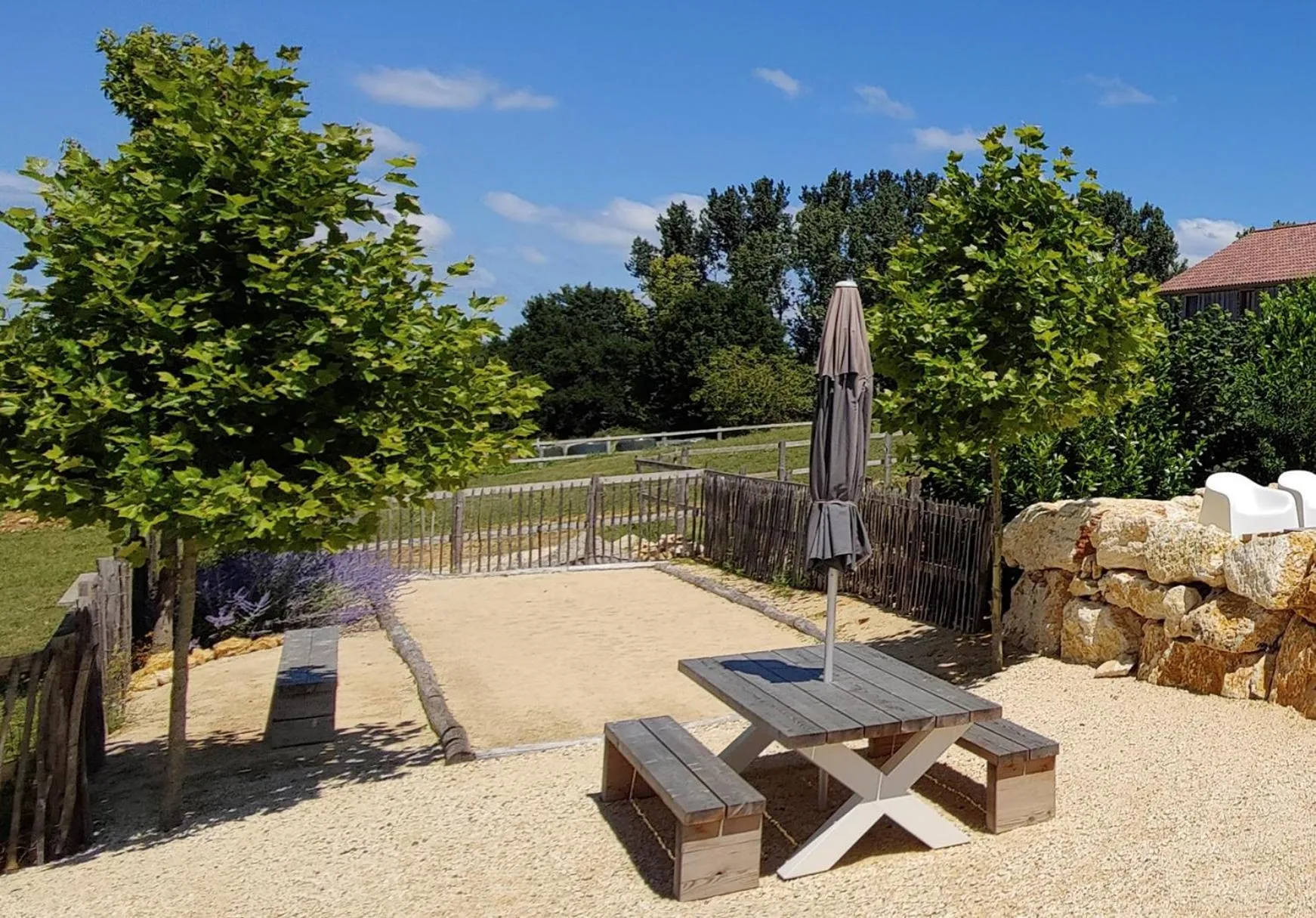 Garden view in La Douce Dordogne