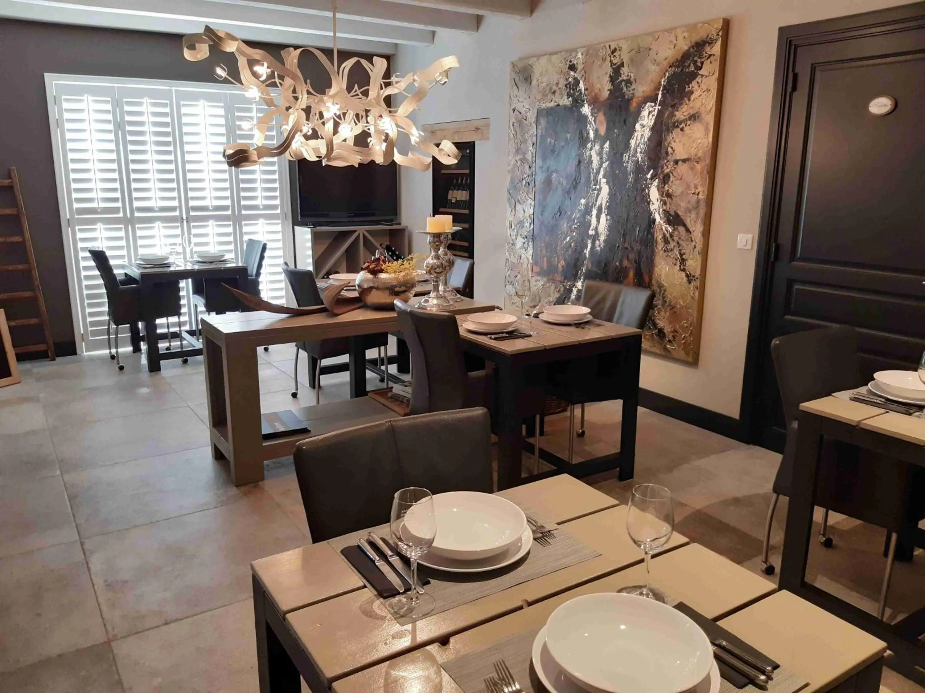 Dining area in La Douce Dordogne