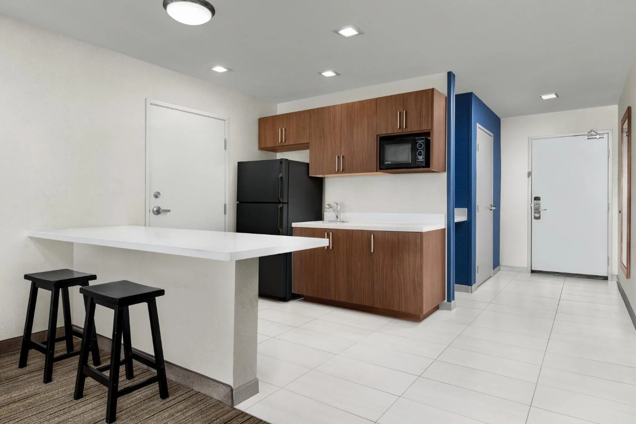 Bedroom in Holiday Inn Express Hotel & Suites Marina by IHG