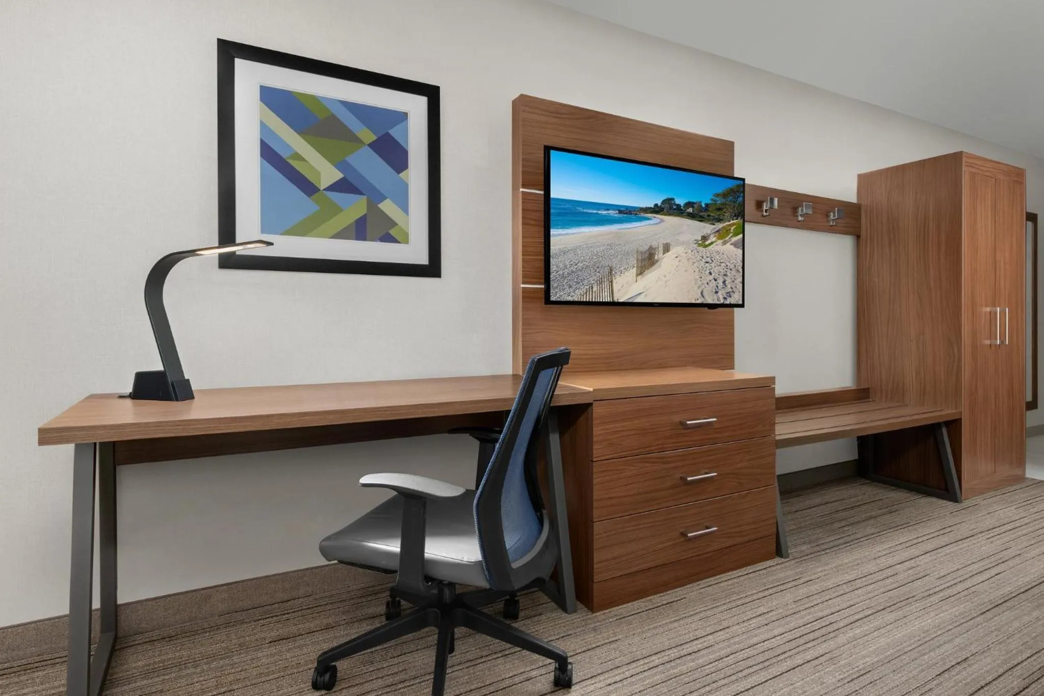 Bedroom in Holiday Inn Express Hotel & Suites Marina by IHG