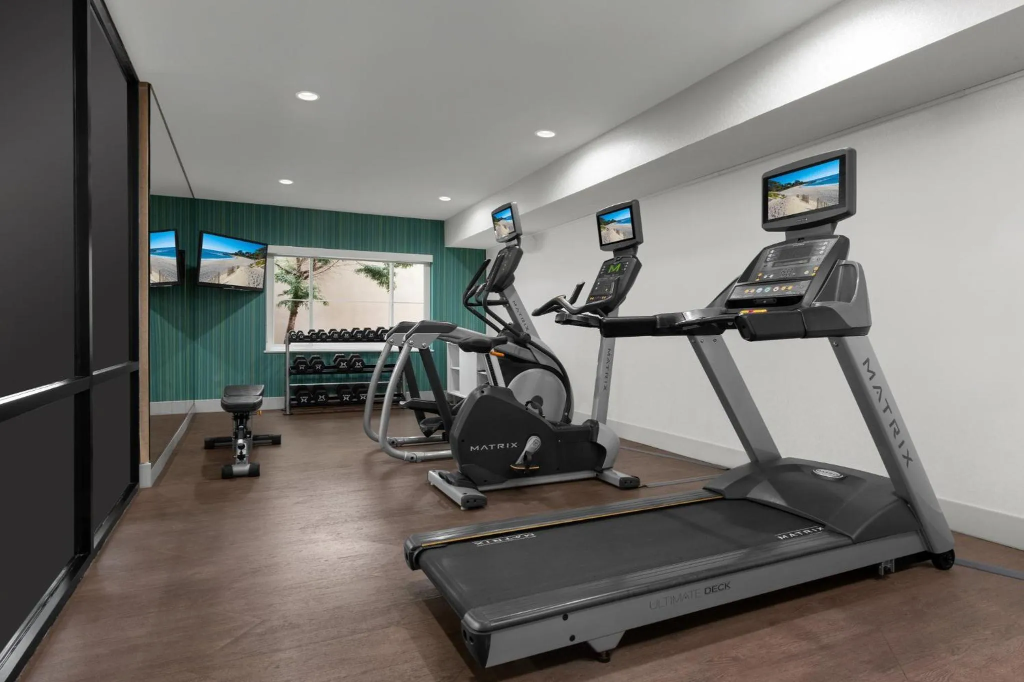 Fitness centre/facilities in Holiday Inn Express Hotel & Suites Marina by IHG