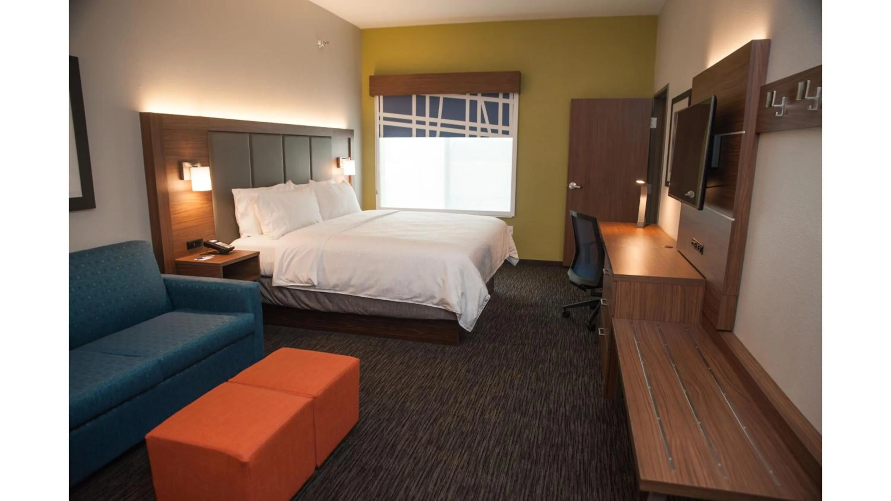Photo of the whole room, Bed in Holiday Inn Express Hotel & Suites Norfolk by IHG