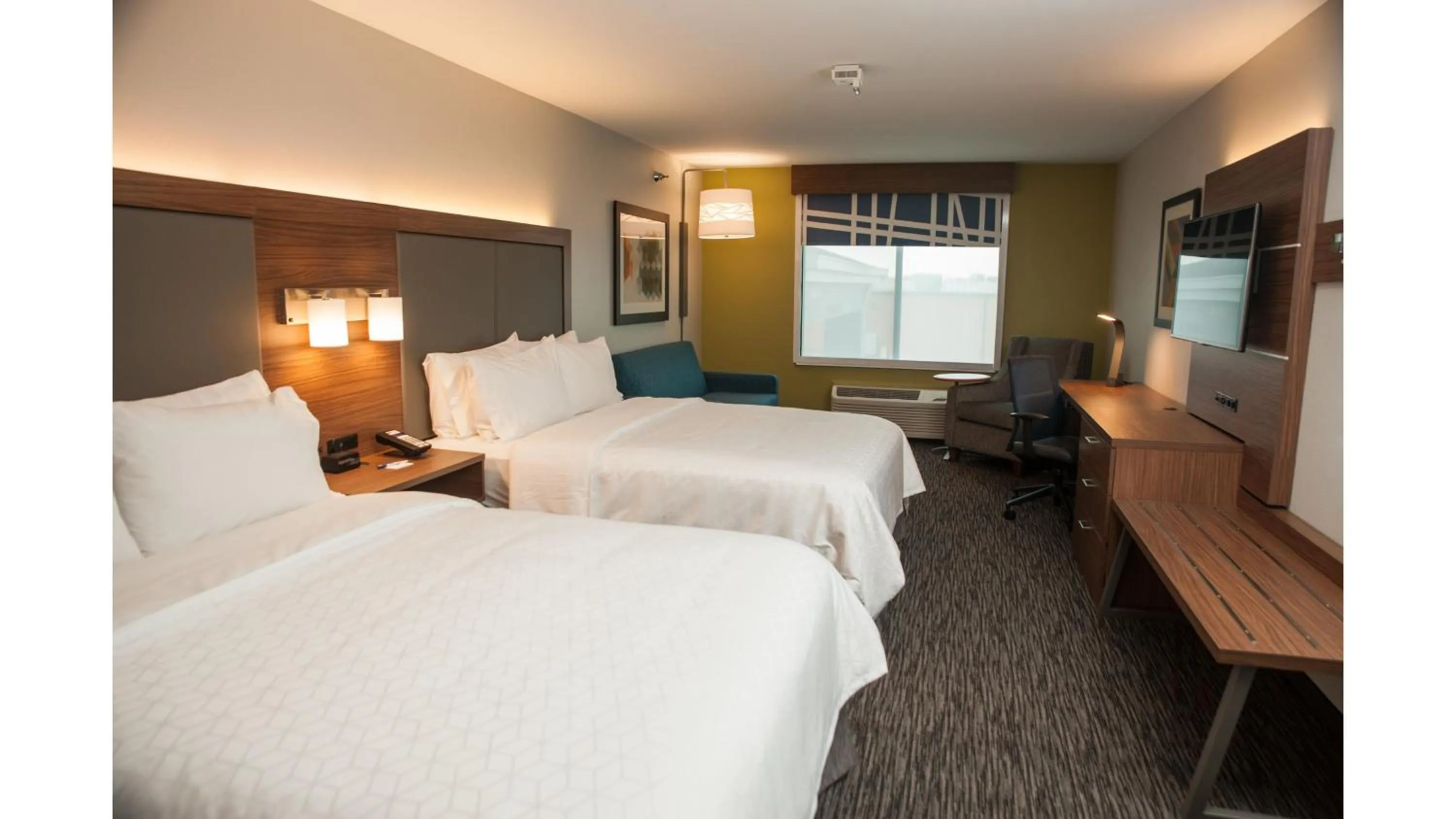 Photo of the whole room, Bed in Holiday Inn Express Hotel & Suites Norfolk by IHG