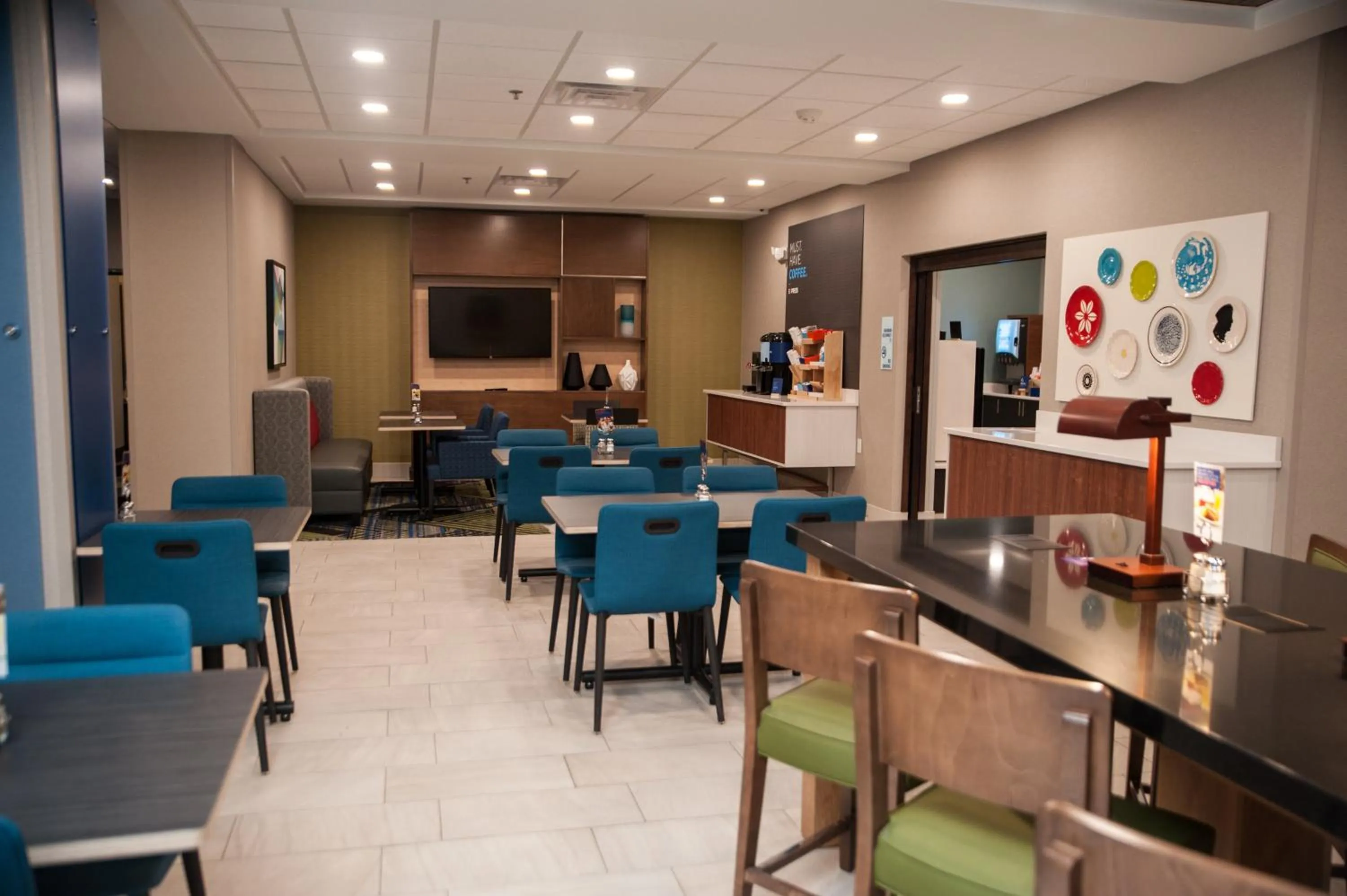 Holiday Inn Express Hotel & Suites Norfolk by IHG