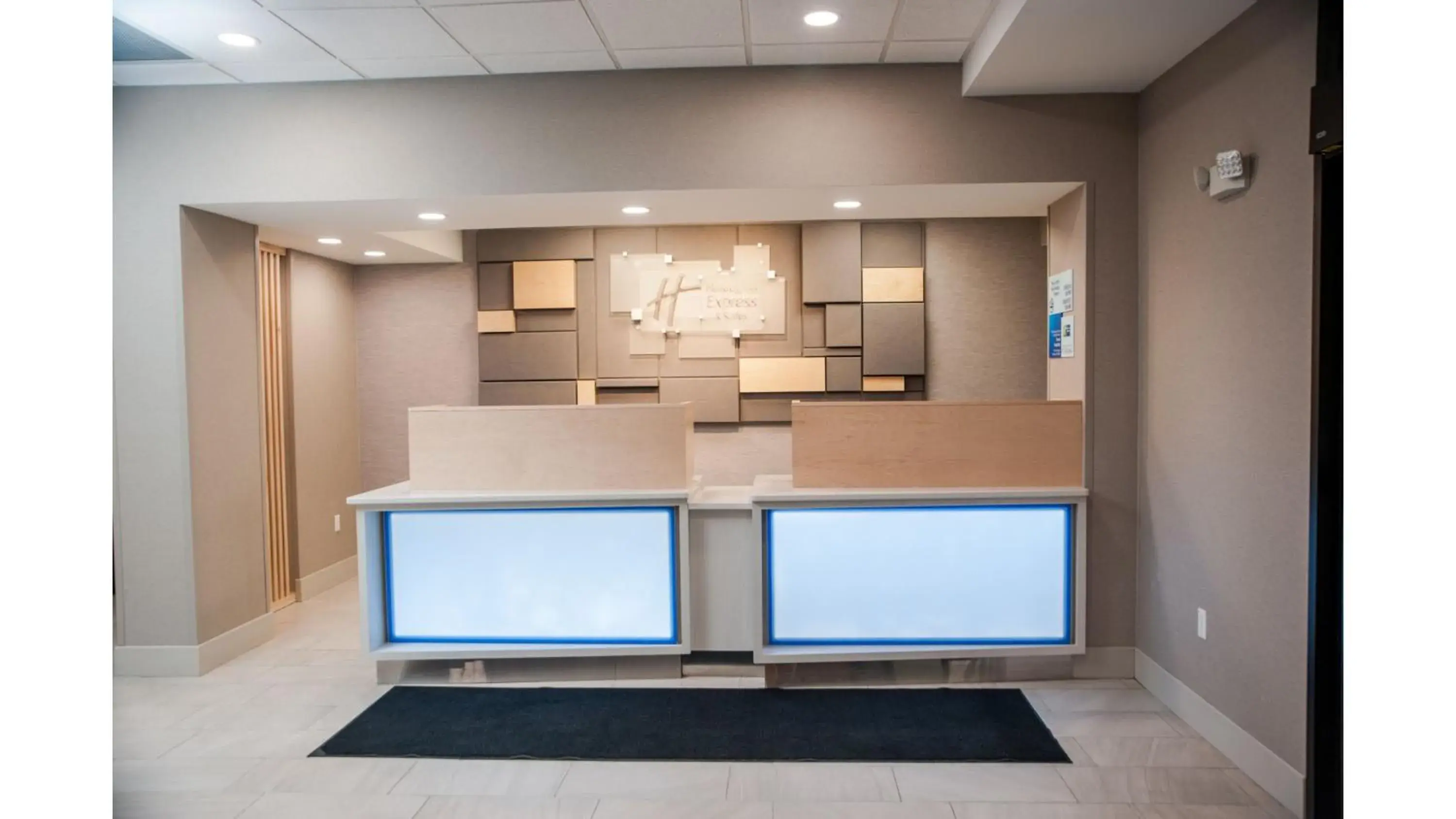 Property building in Holiday Inn Express Hotel & Suites Norfolk by IHG Property building in Holiday Inn Express Hotel & Suites Norfolk by IHG