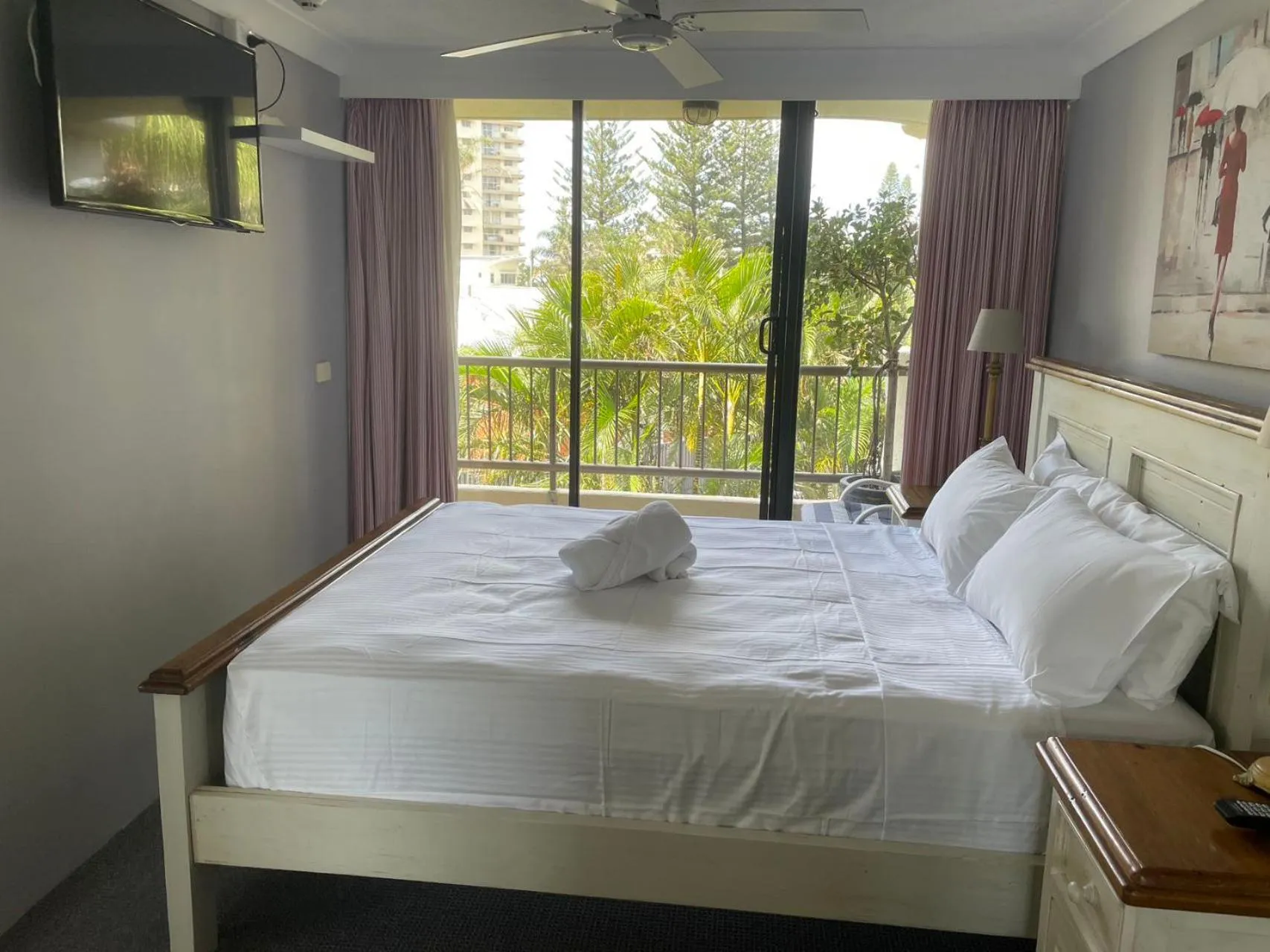 Bed in Aristocrat Apartments