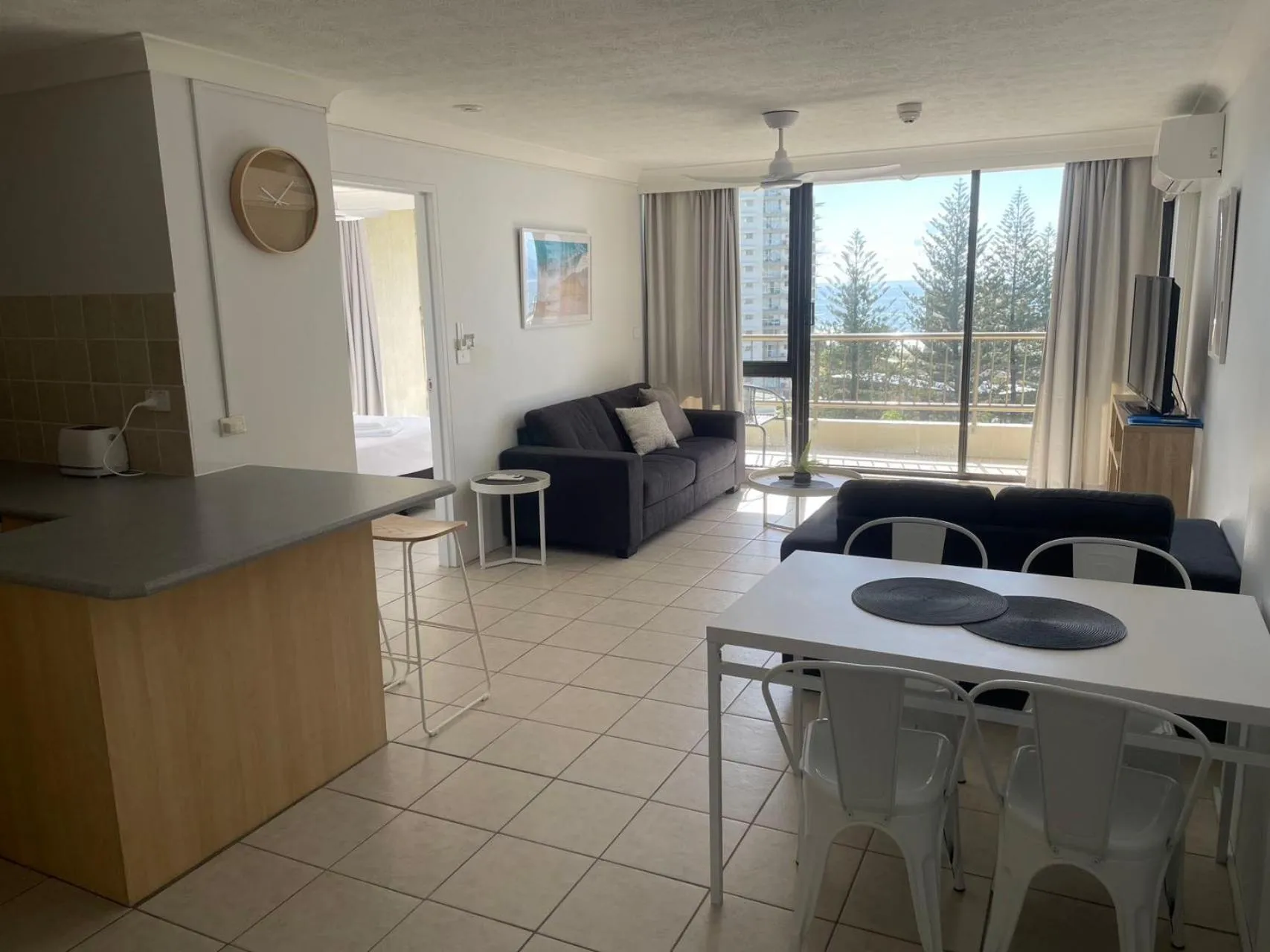 Aristocrat Apartments