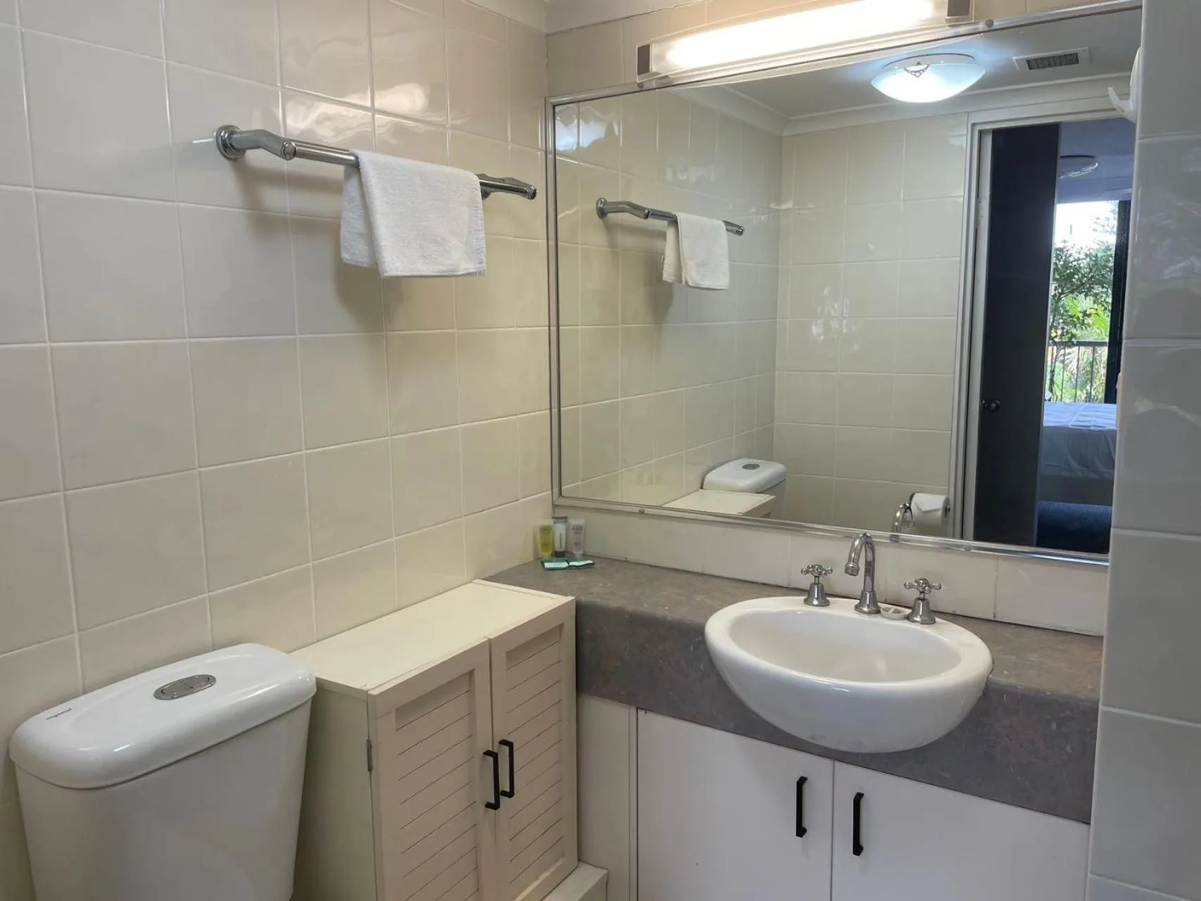 Aristocrat Apartments