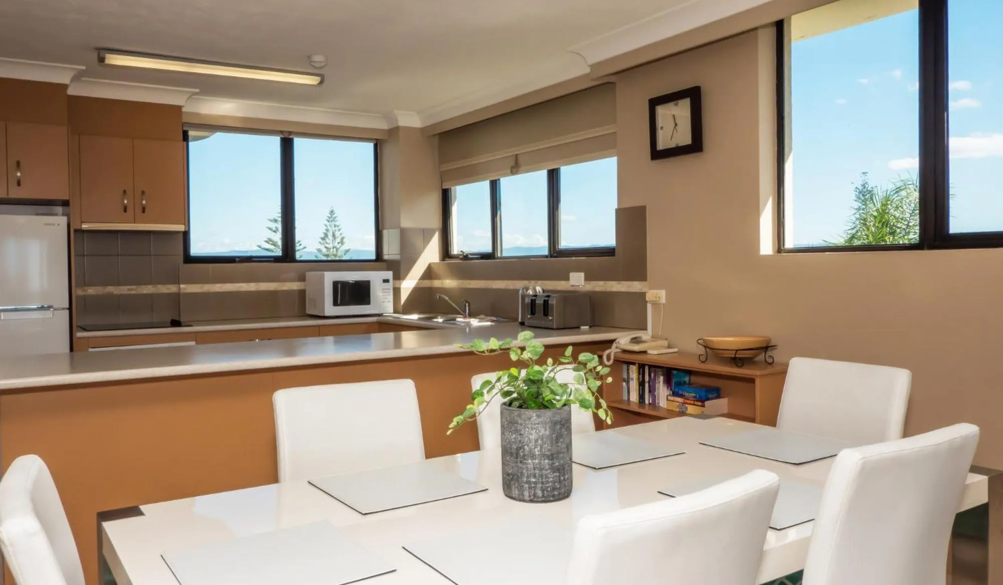 Aristocrat Apartments