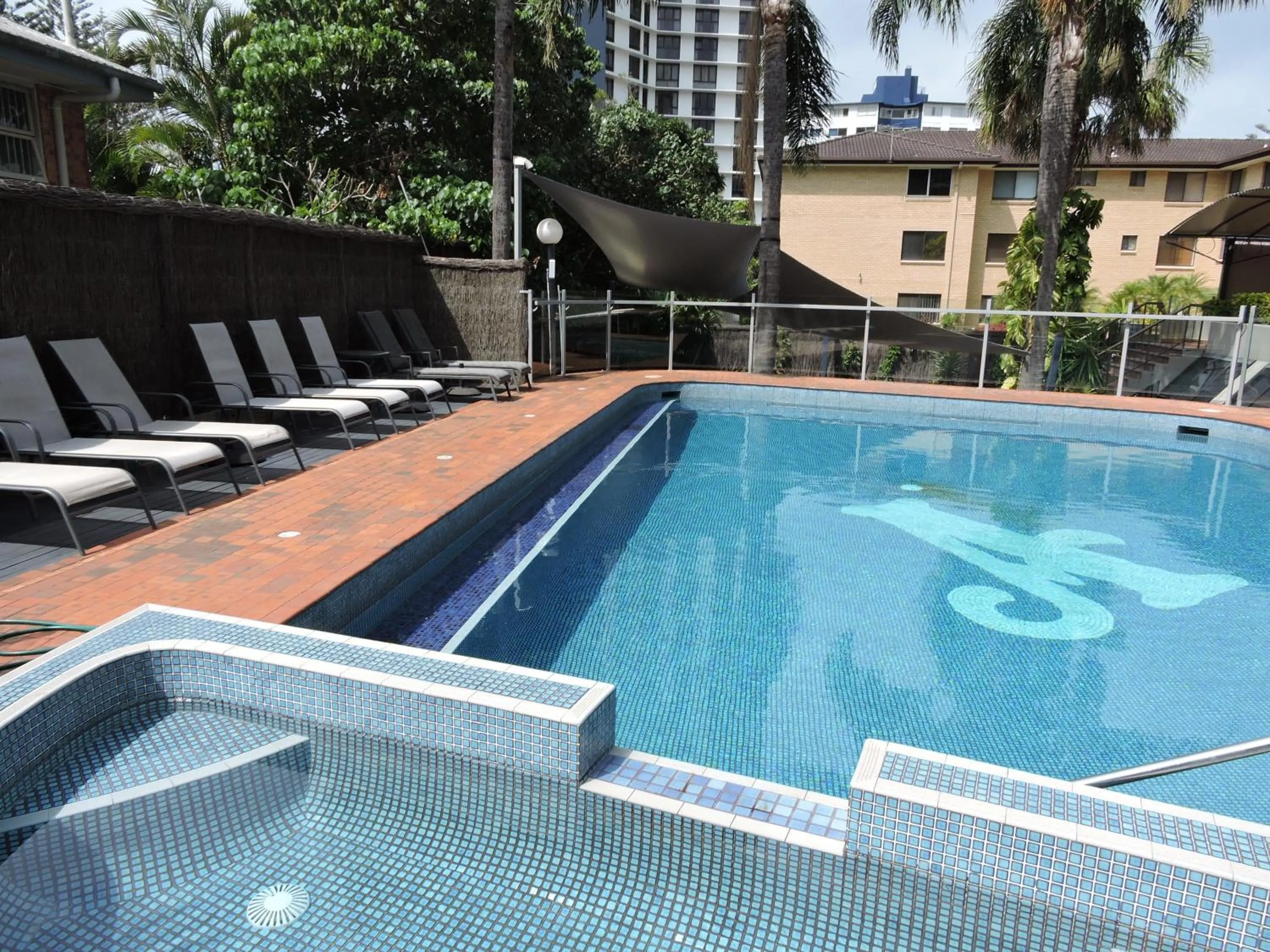 Hot Tub in Aristocrat Apartments