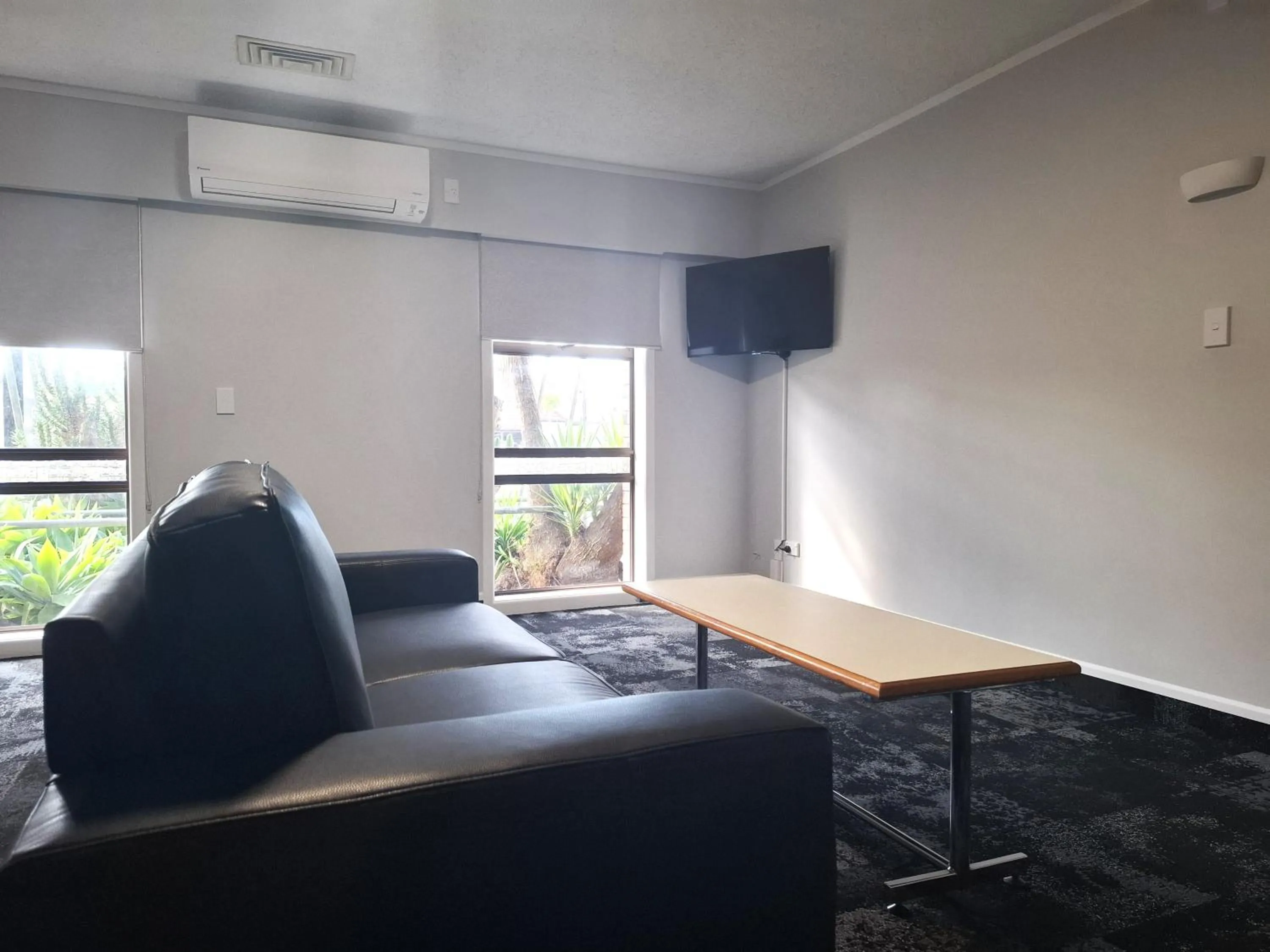 Living room in Beetham Park Motel