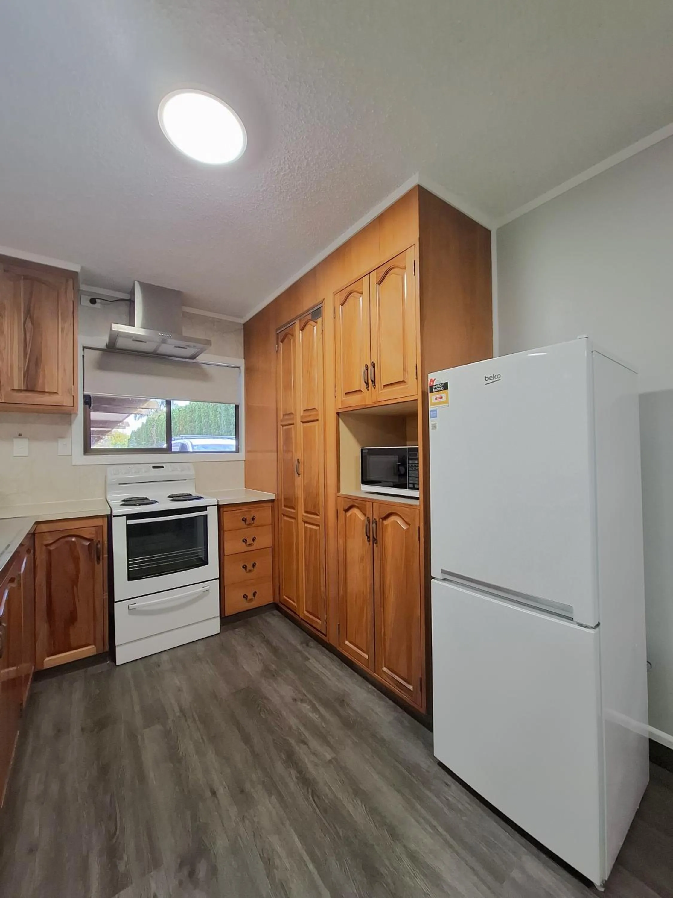 Kitchen or kitchenette in Beetham Park Motel