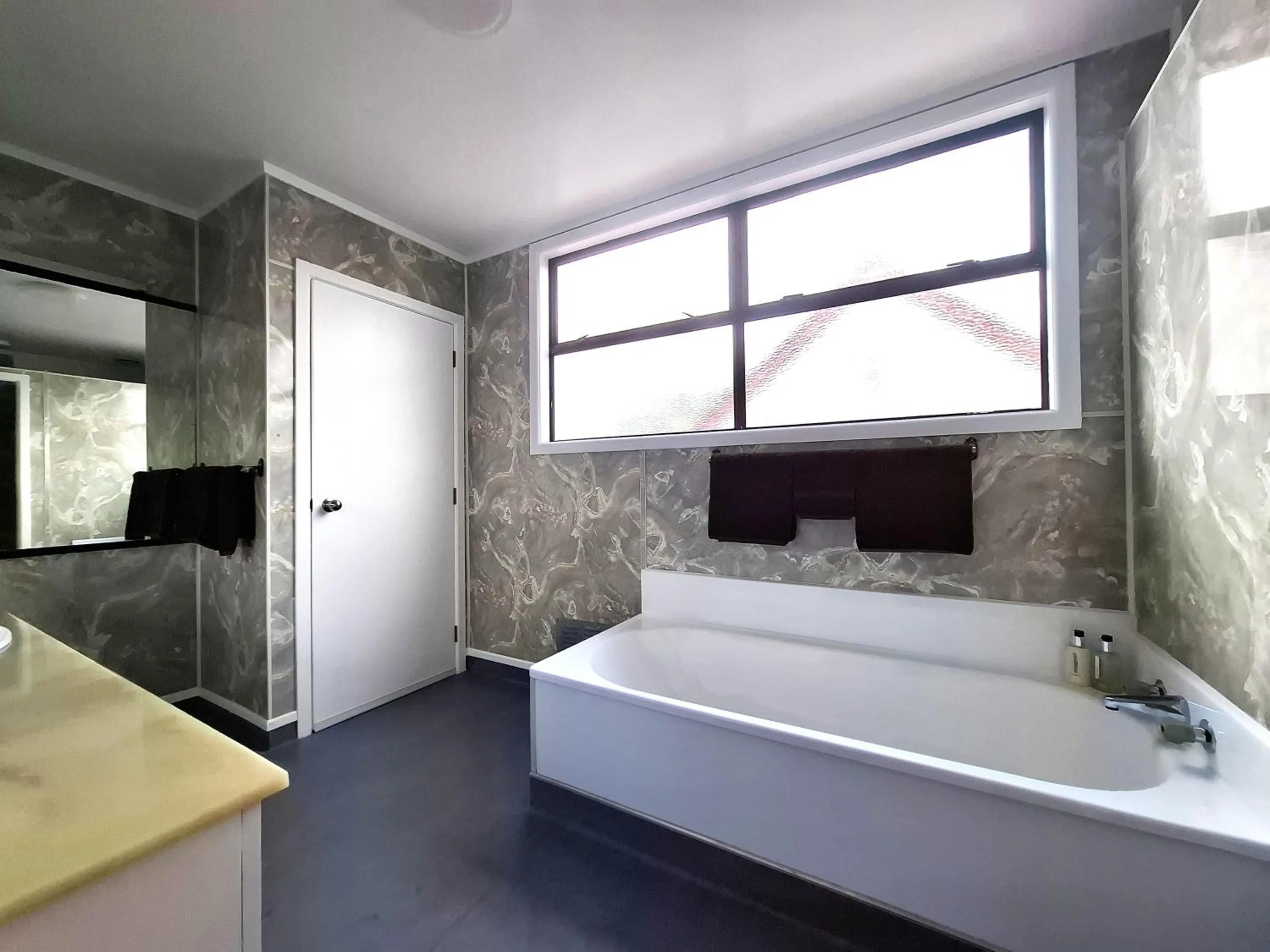 Bathroom in Beetham Park Motel