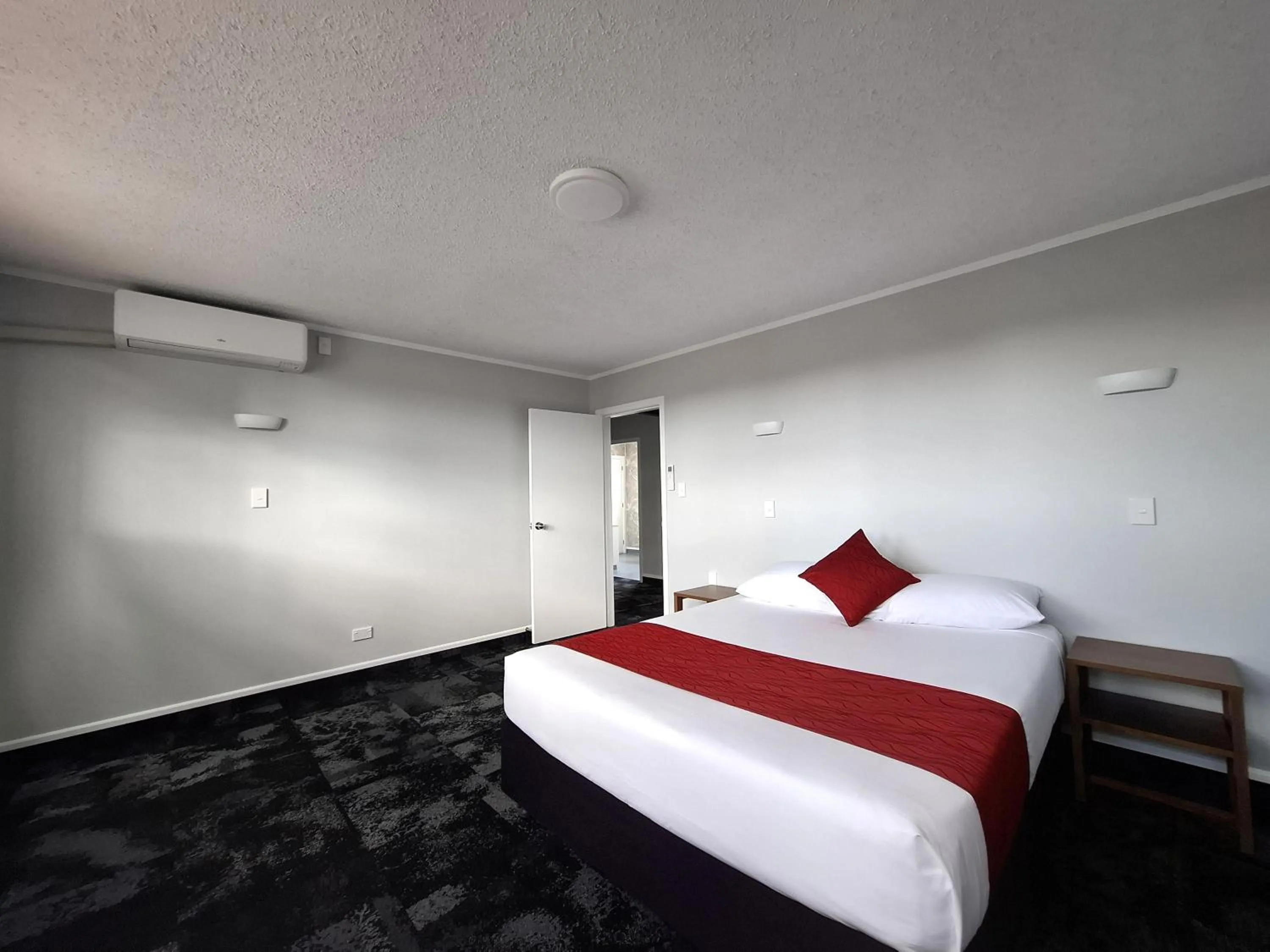Bedroom, Bed in Beetham Park Motel