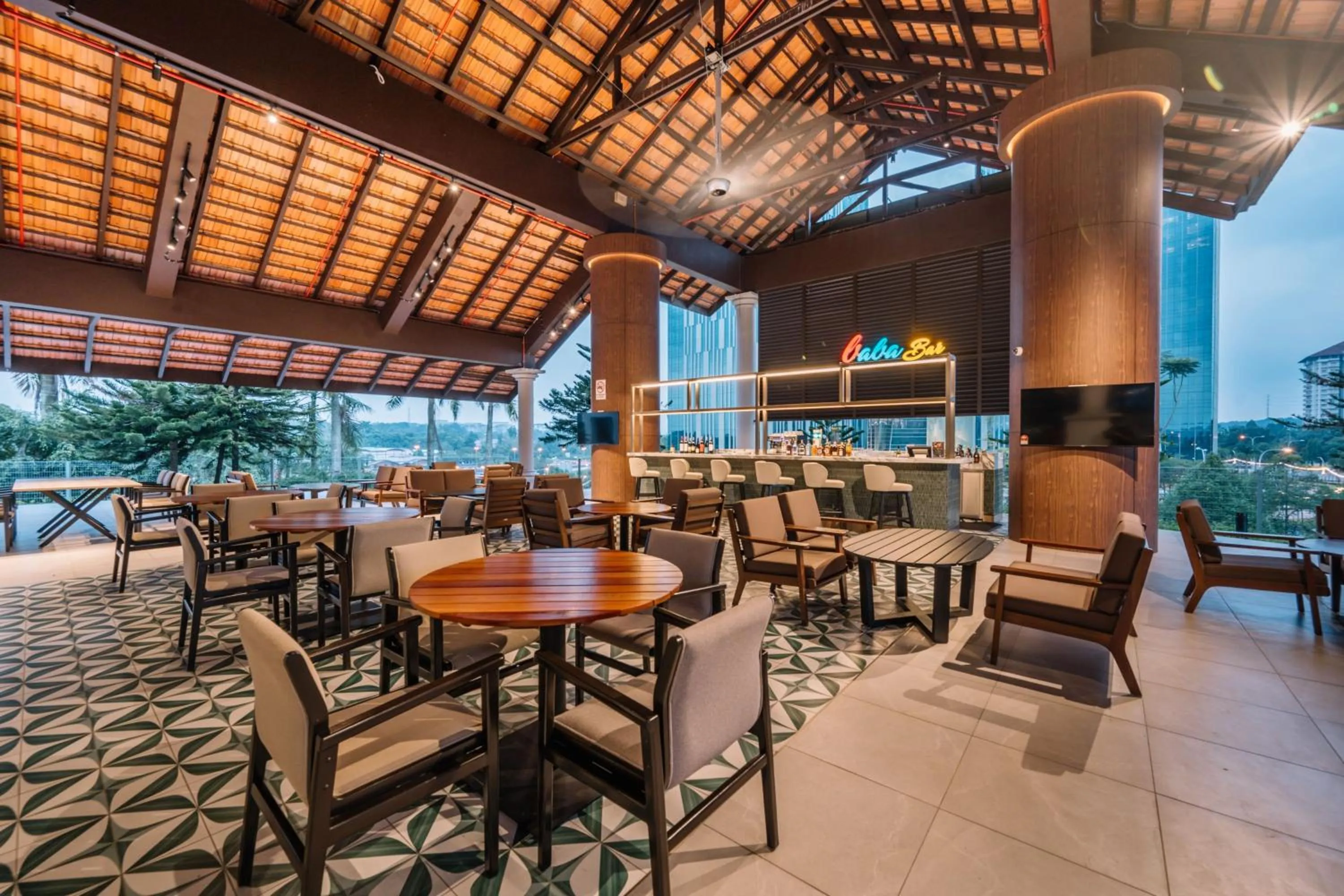 Lounge or bar in Palm Garden Hotel, Putrajaya, a Tribute Portfolio Hotel
